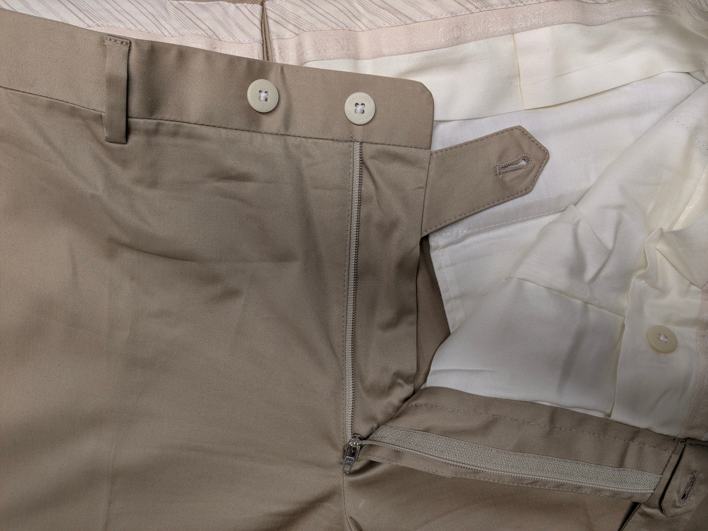 Corneliani pantalon. Beige gekleurd. Maat 52 / L.