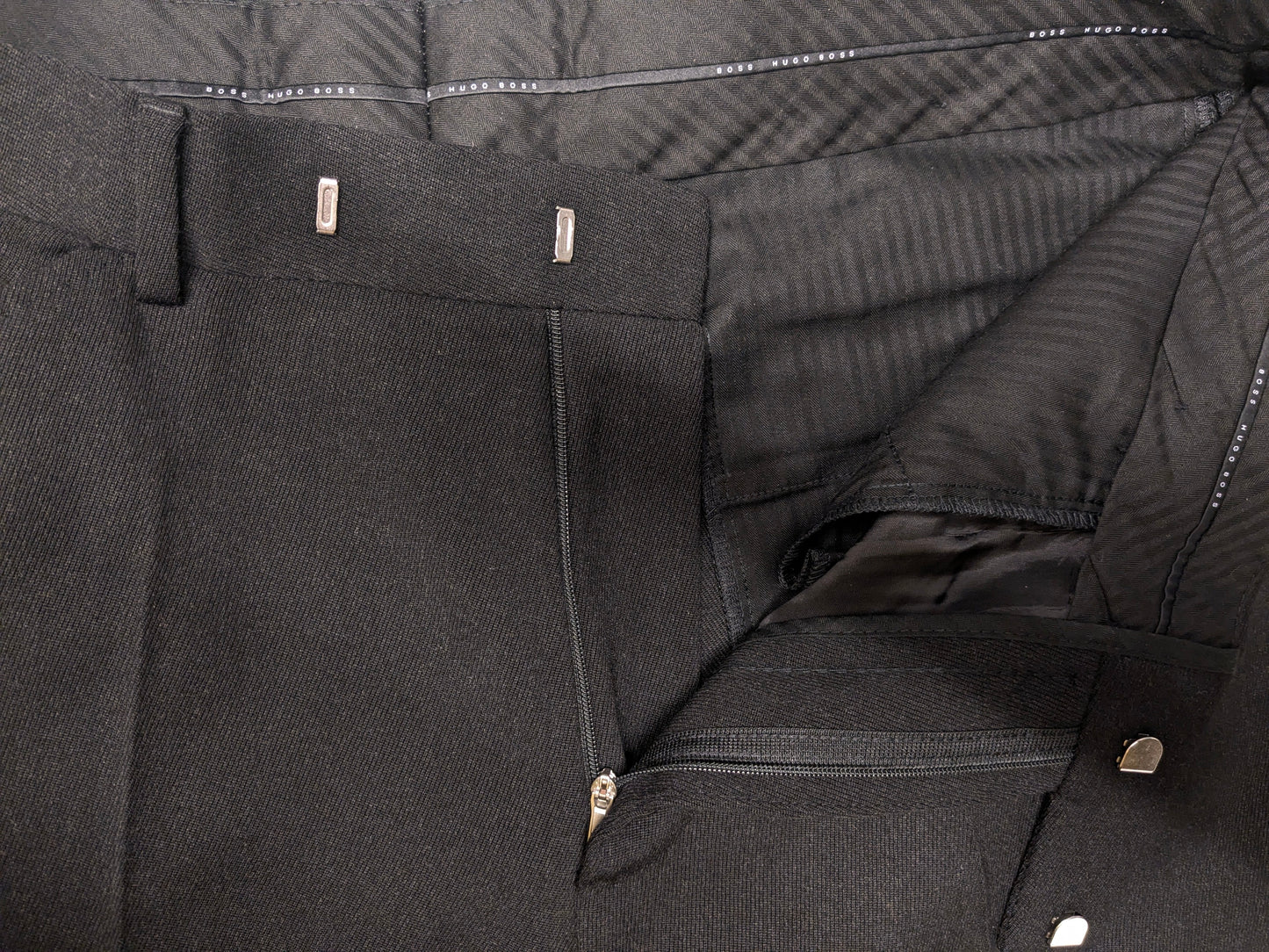 Hugo Boss Wool trousers. Dark Gray mixed motif. Size 52 / L.