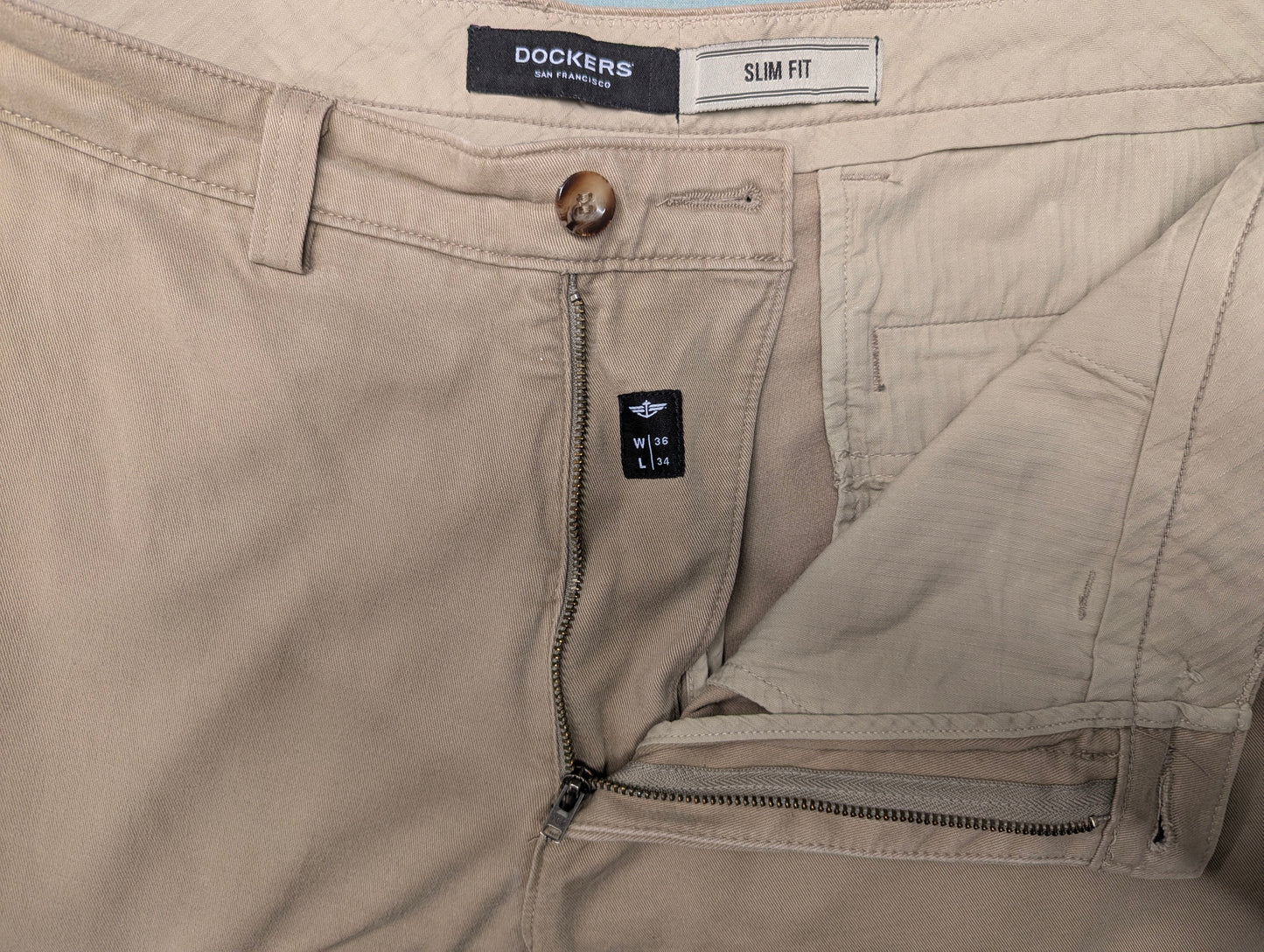 Dockers broek. Beige gekleurd. Maat W36 - L34. slim fit.