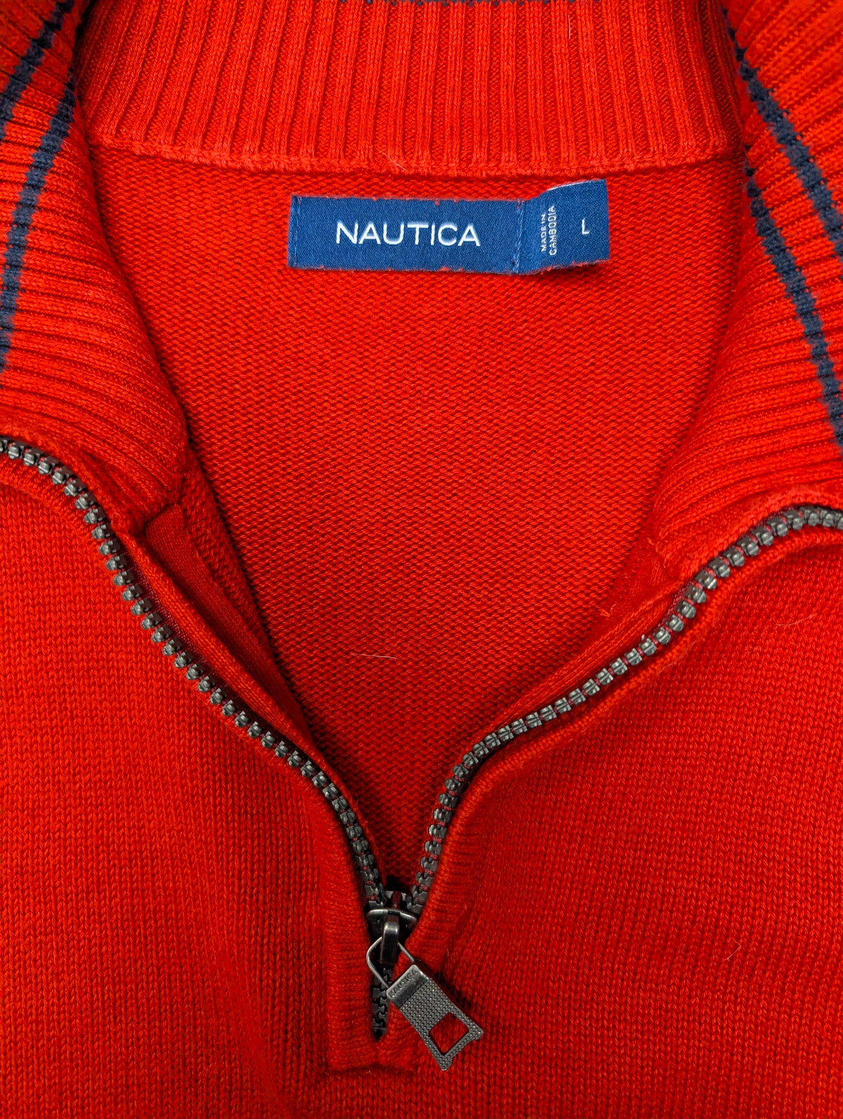 Nautica Quarter Zip trui met korte rits. Rood gekleurd. Maat L.