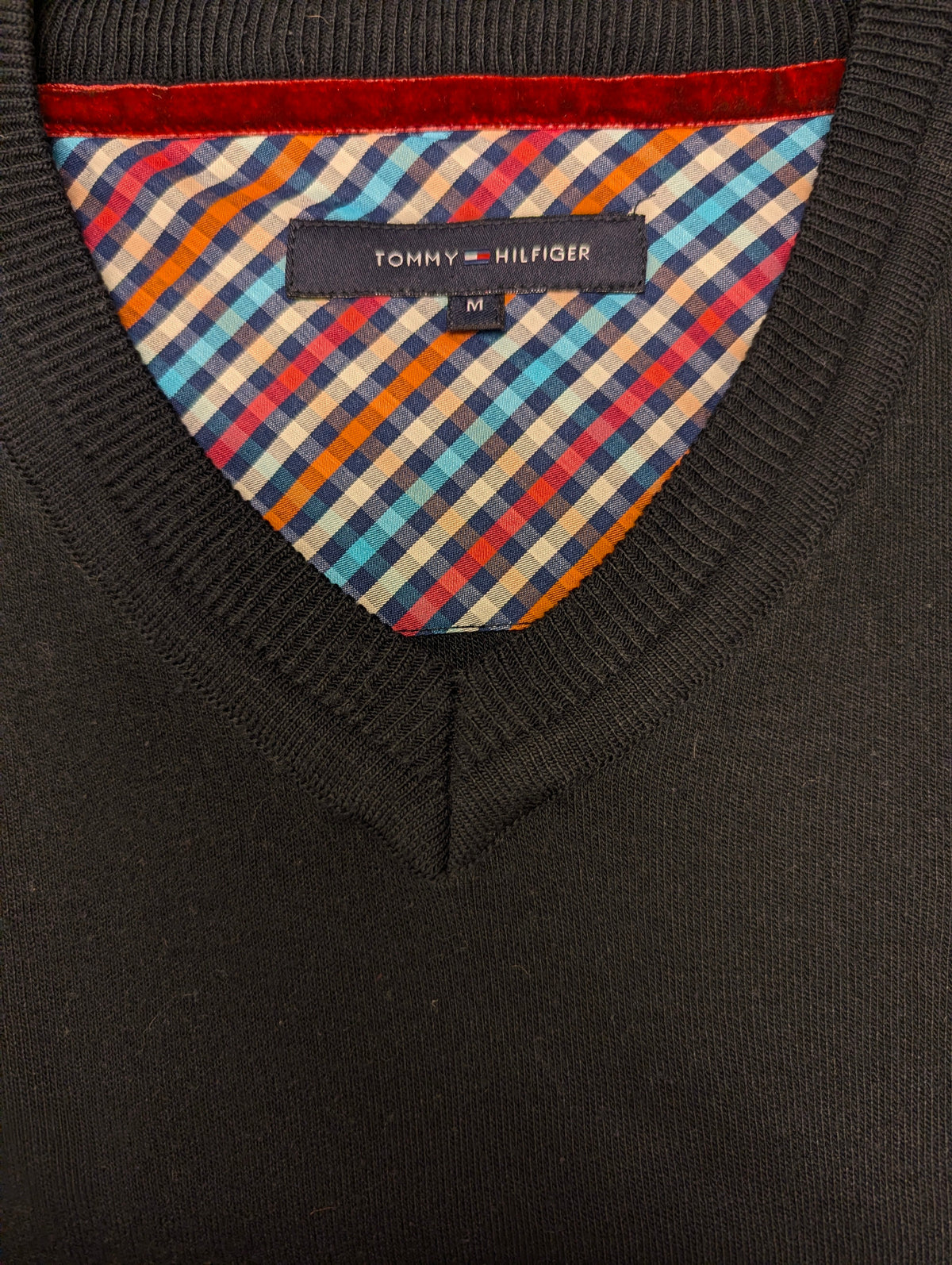 Tommy Hilfiger Wollen trui met V-Hals. Donker Blauw gekleurd. Maat M. 100% Wol.