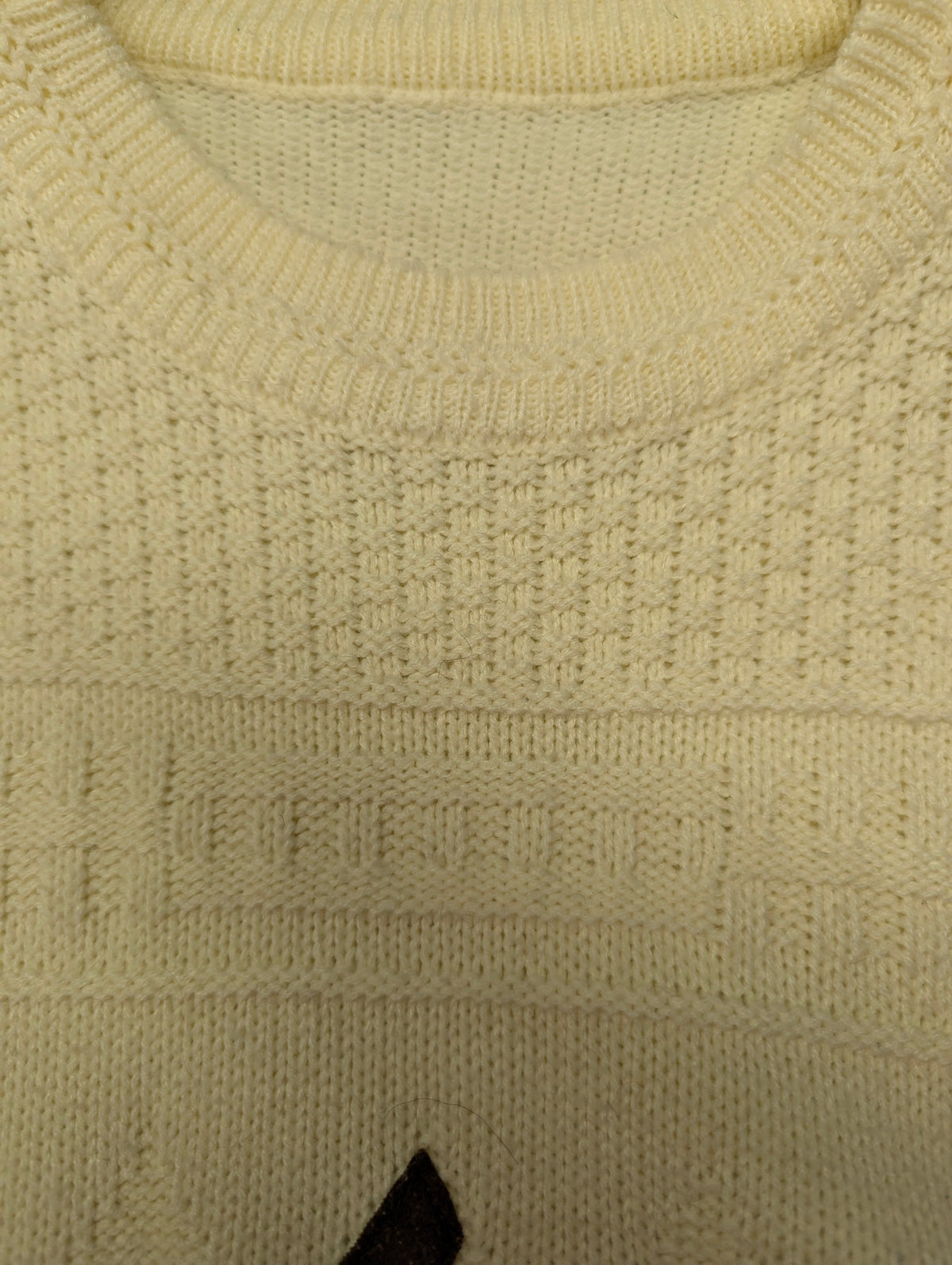 Vintage trui. Beige met Bruin Groen Blauwe applicaties. Maat L. #736.