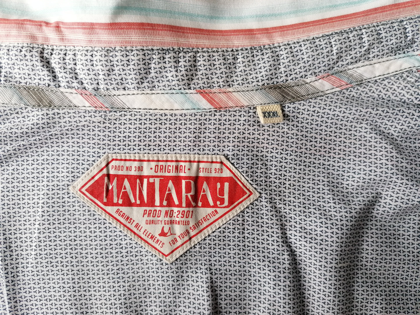 Chemise Mantray. Rayé blanc bleu gris rouge. Taille XXXL / 3XL.