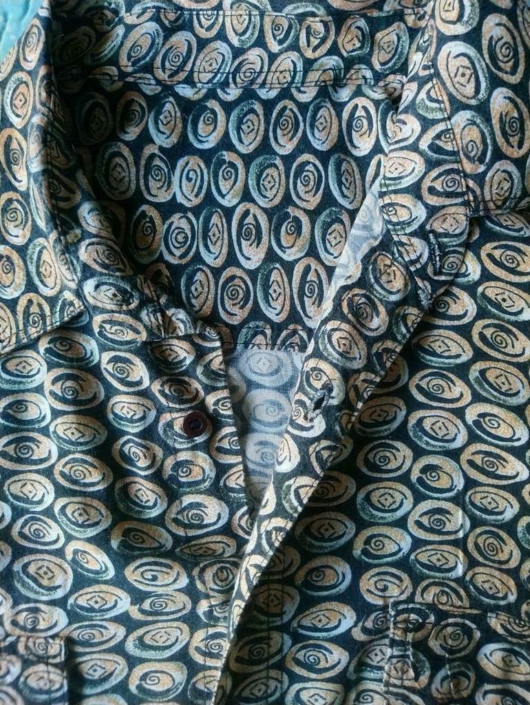 Camicia vintage con maniche corte. Arancione nero. Taglia XL.