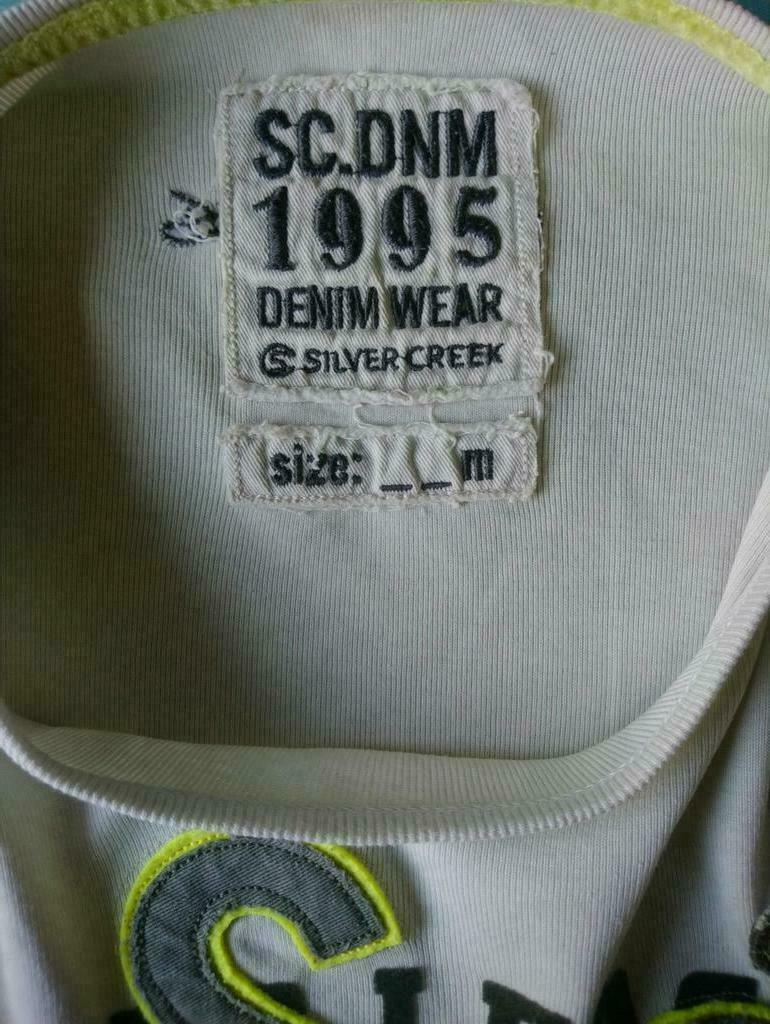 Silvercreek longsleeve. Beige met opdruk. Maat M / L, valt ruim