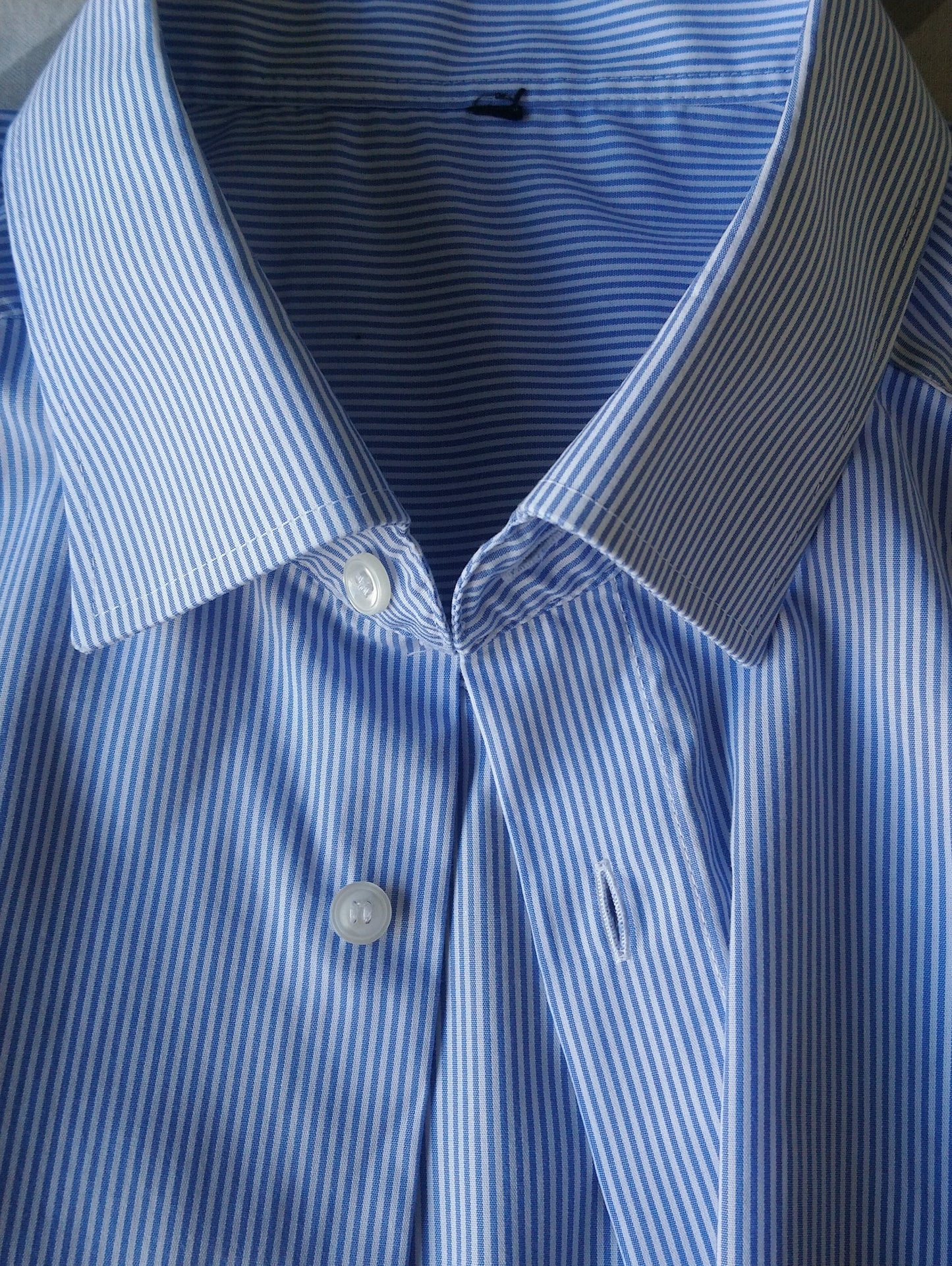 Marvelis camisa. Blanco azul rayado. Tamaño 42 / L.