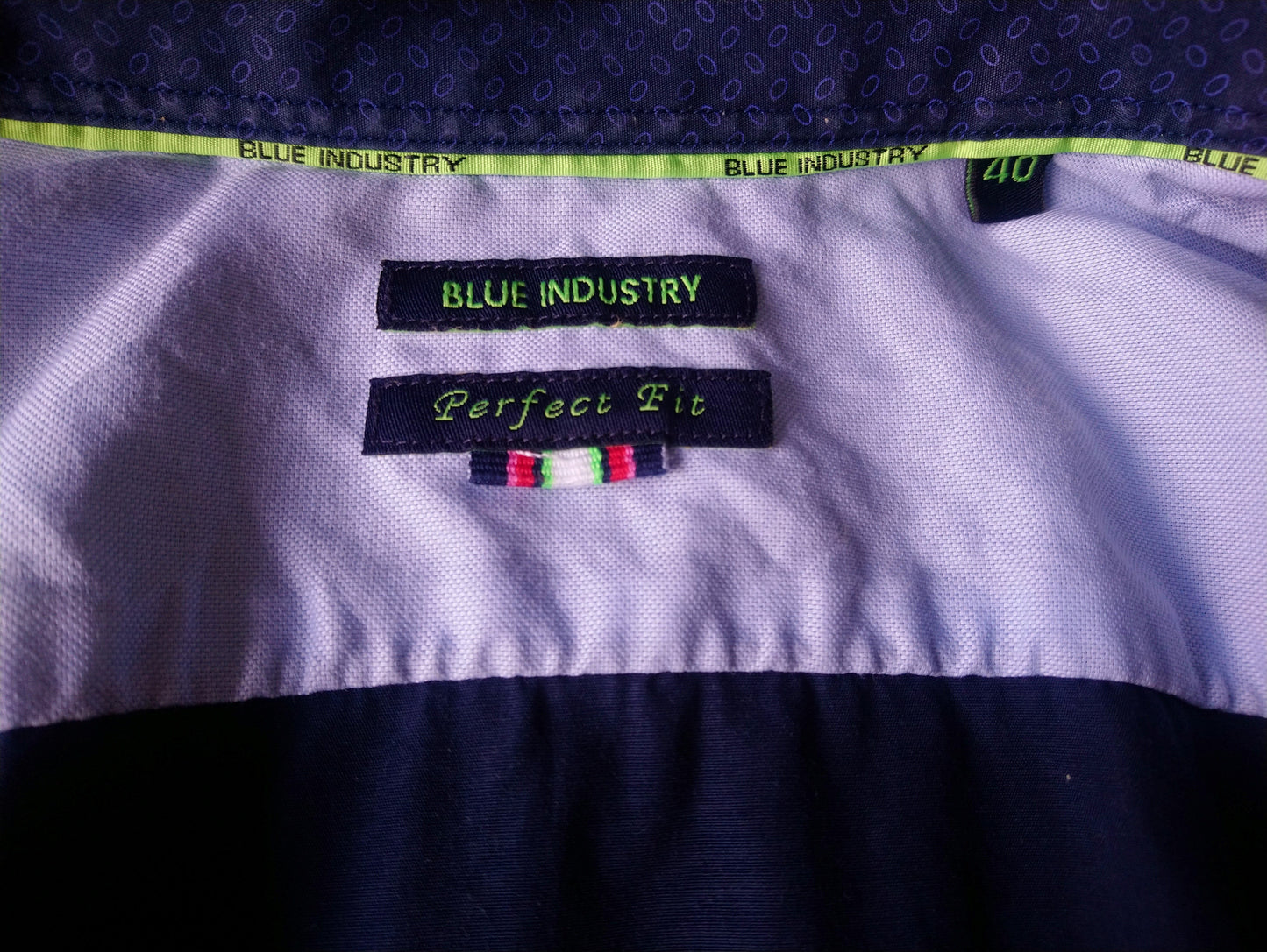 Camisa de la industria azul. Plano. Tamaño 40 / M. Fit perfecto.