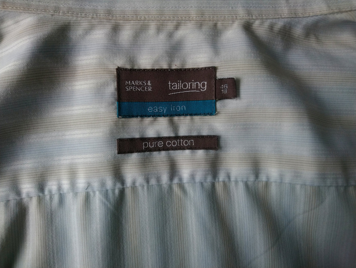 Marks & Spencer-Shirt. Beige hellblaues Weiß. Größe XXXL.