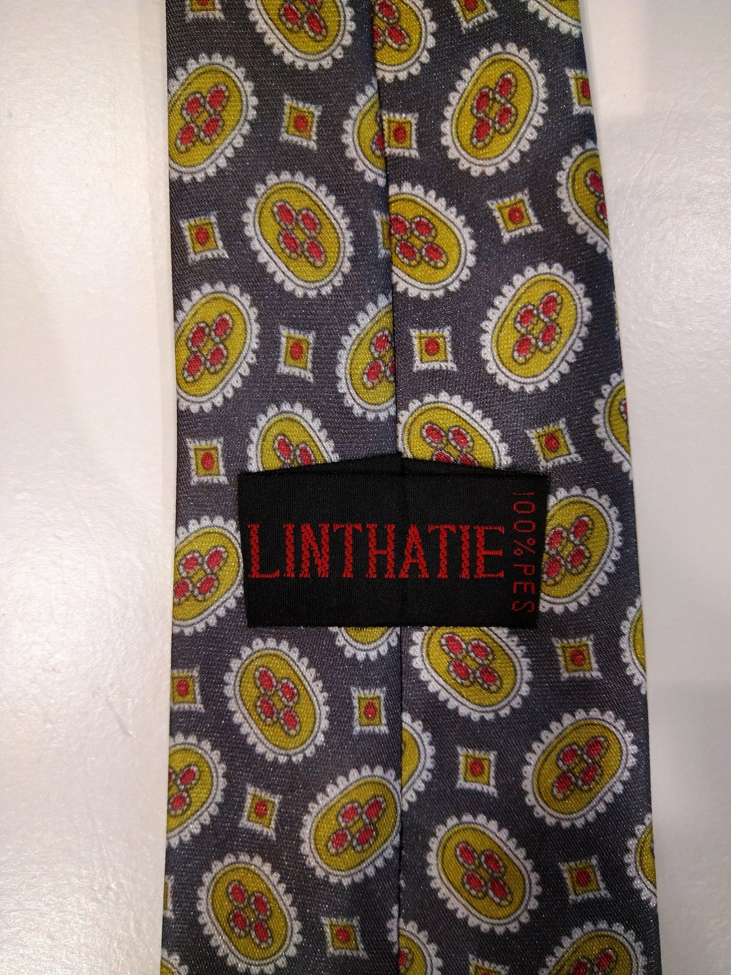 Linthatie polyester stropdas. Grijs geel motief.