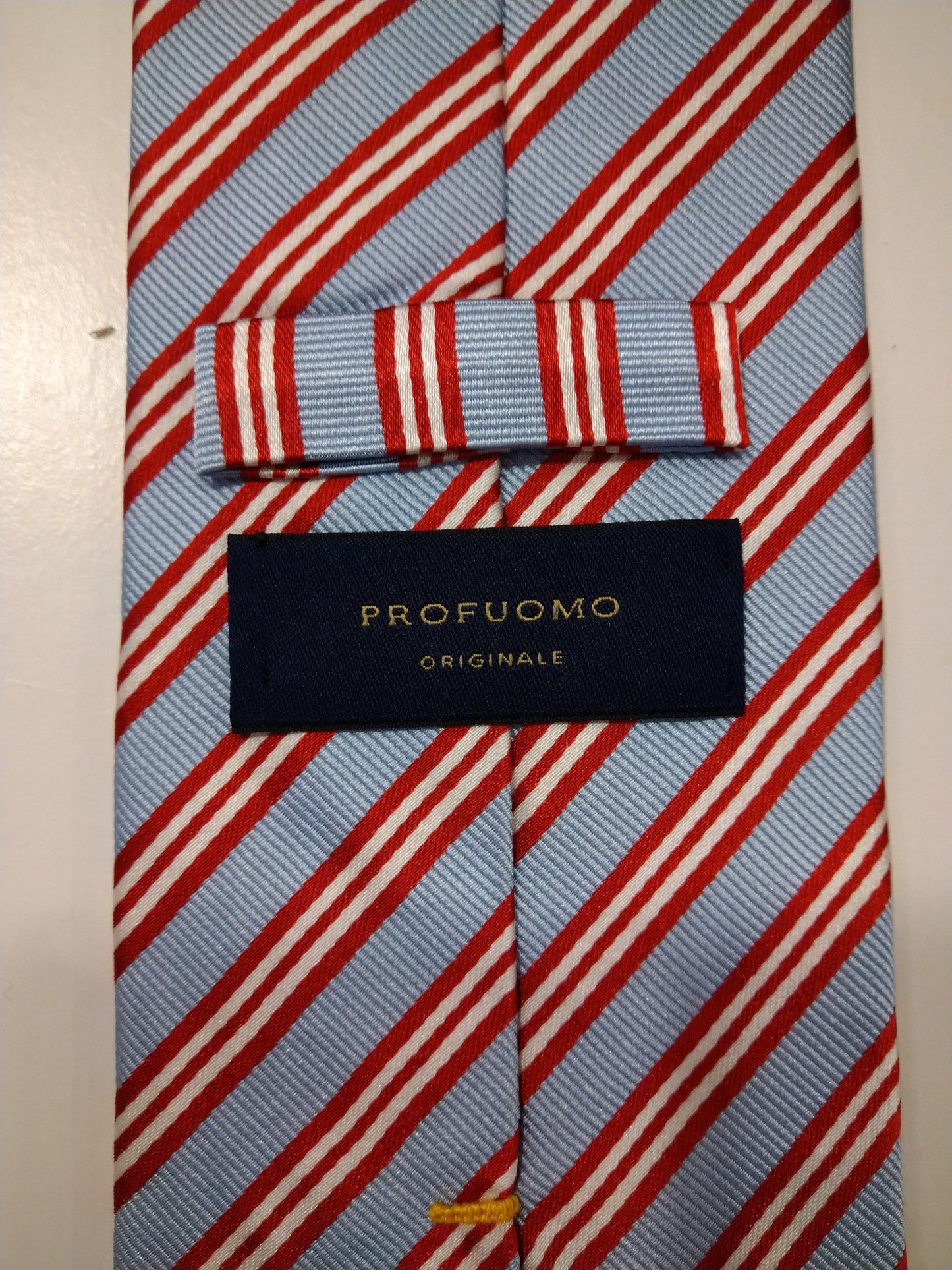 Tie à la soie Profuomo. Bleu clair rouge rayé.