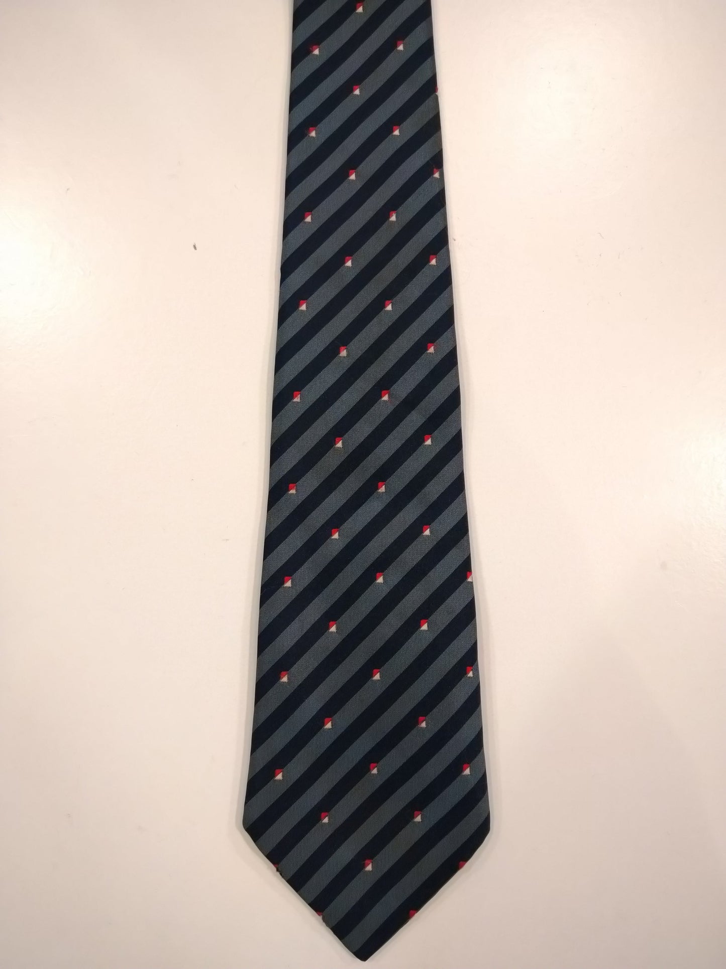 Classic Debenhams polyester stropdas. Grijs zwart gestreept.