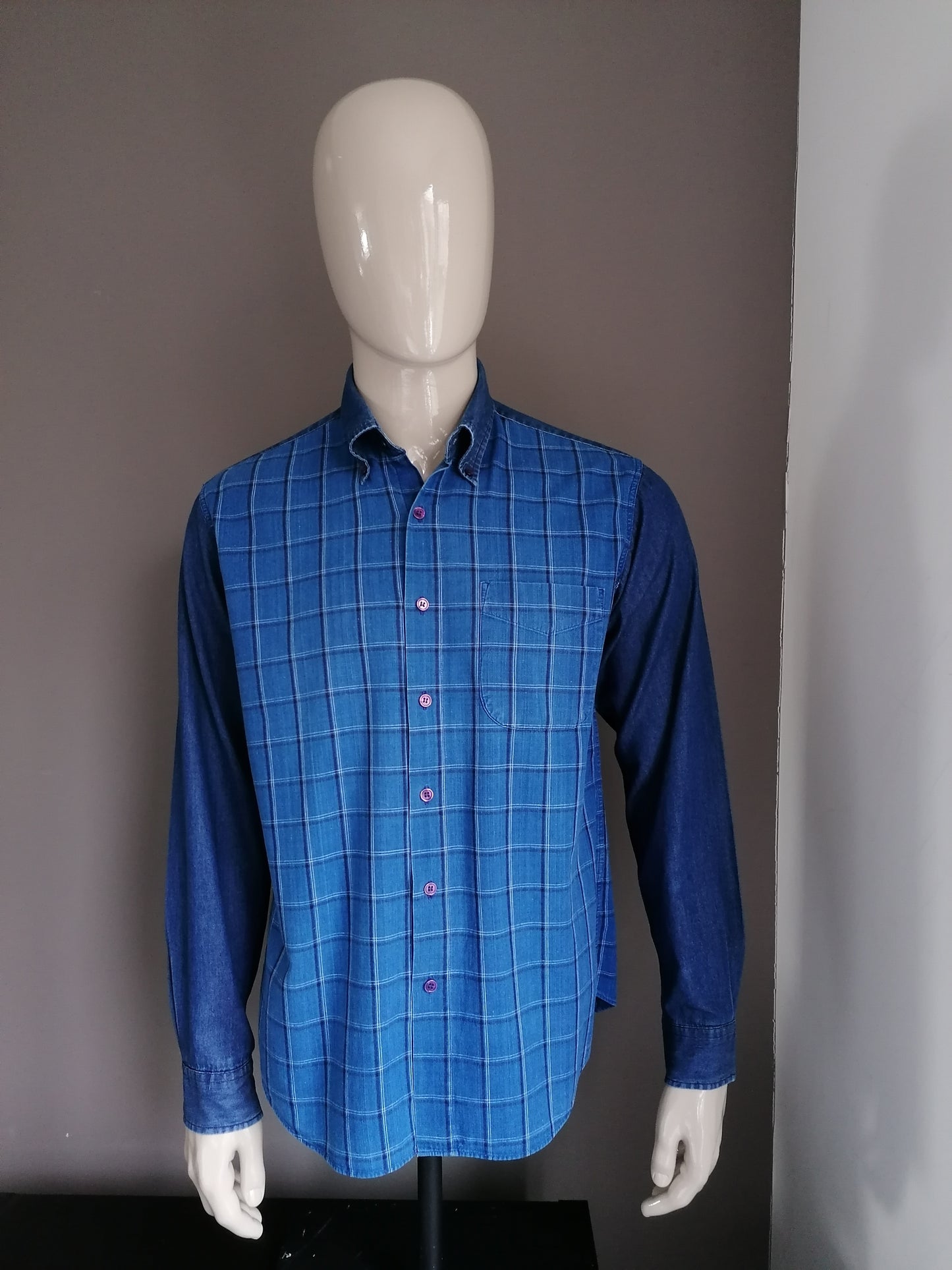 Galeries Lafayette Shirt. Motif de damier bleu. Taille M.