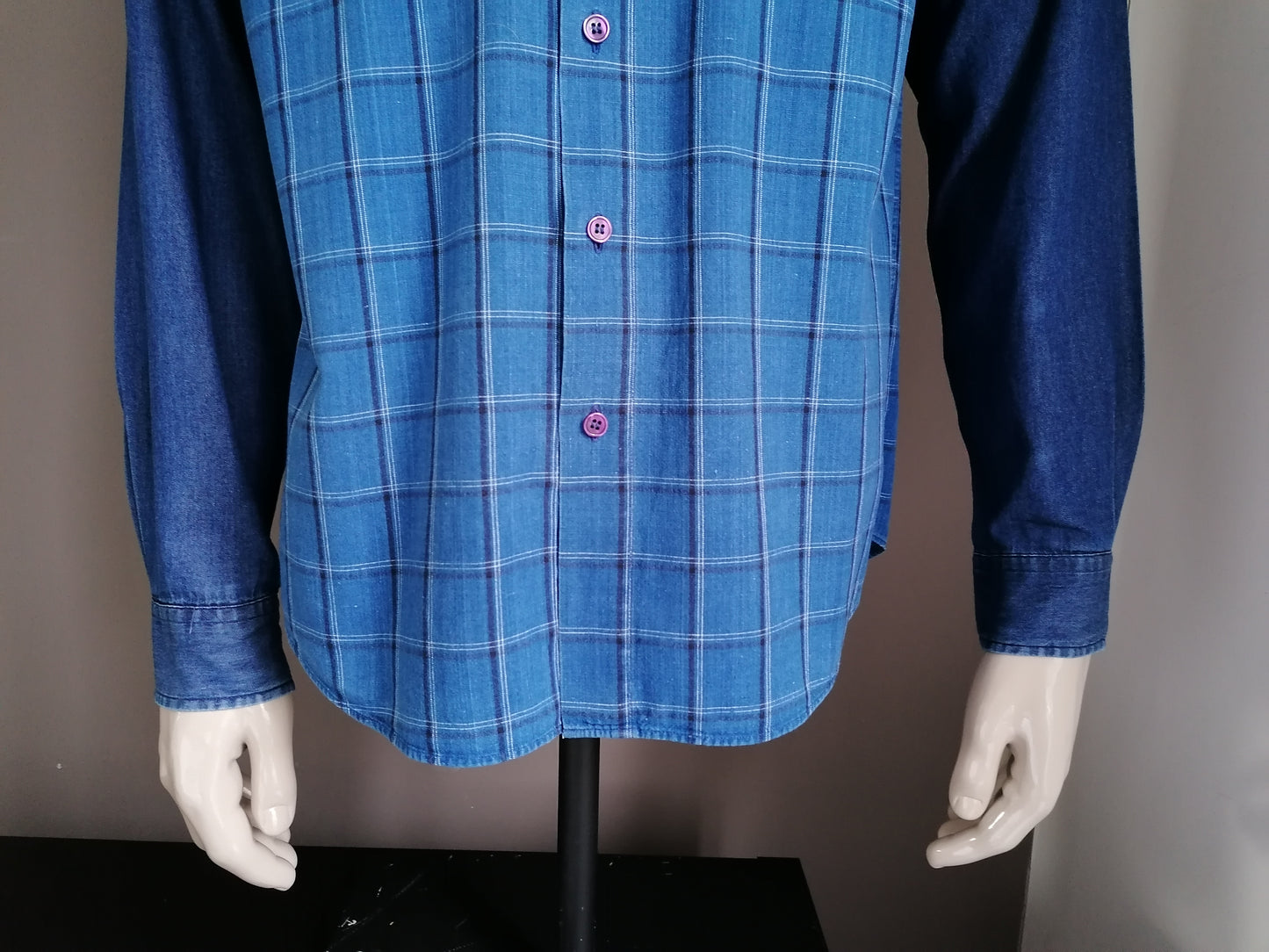 Galeries Lafayette Shirt. Motif de damier bleu. Taille M.