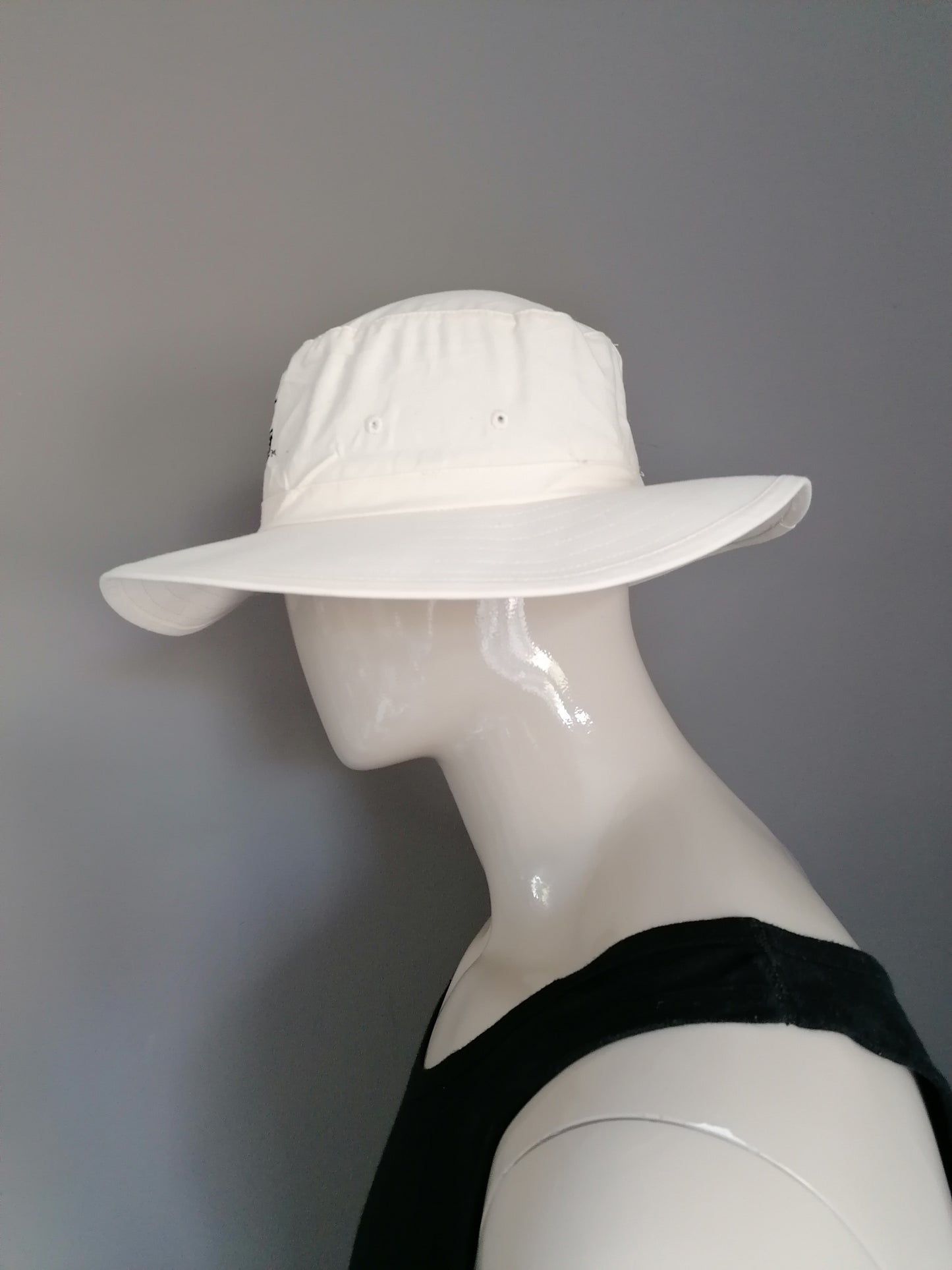 Vintage Slazenger hoed. Beige gekleurd. Maat M.