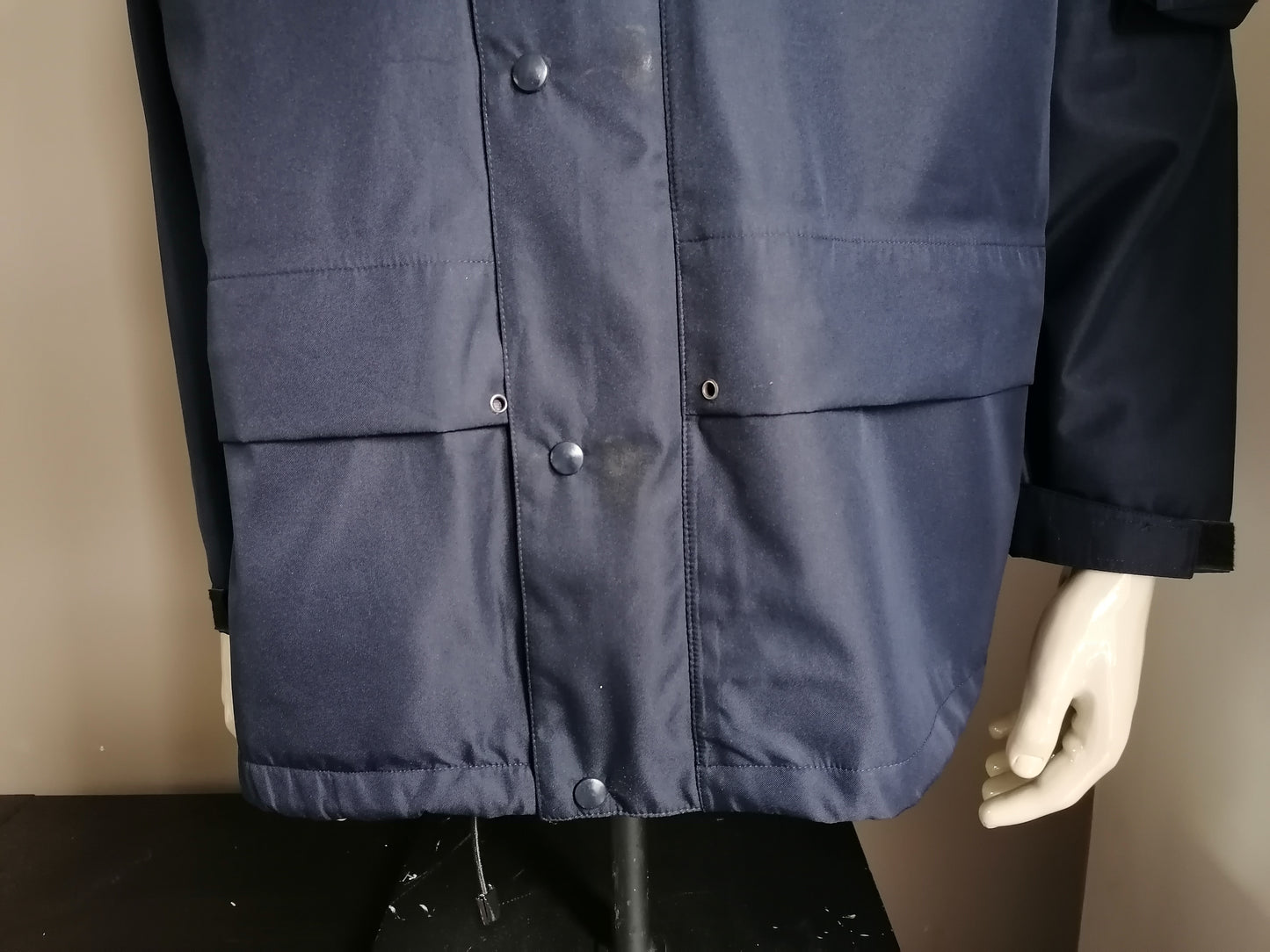 Fesca half-long summer jacket. Dark blue colored. Size XL
