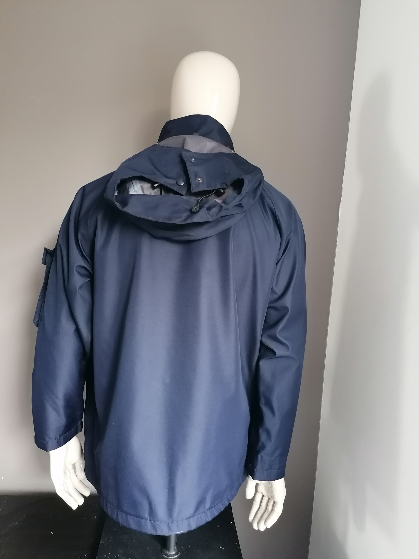 Fesca half-long summer jacket. Dark blue colored. Size XL