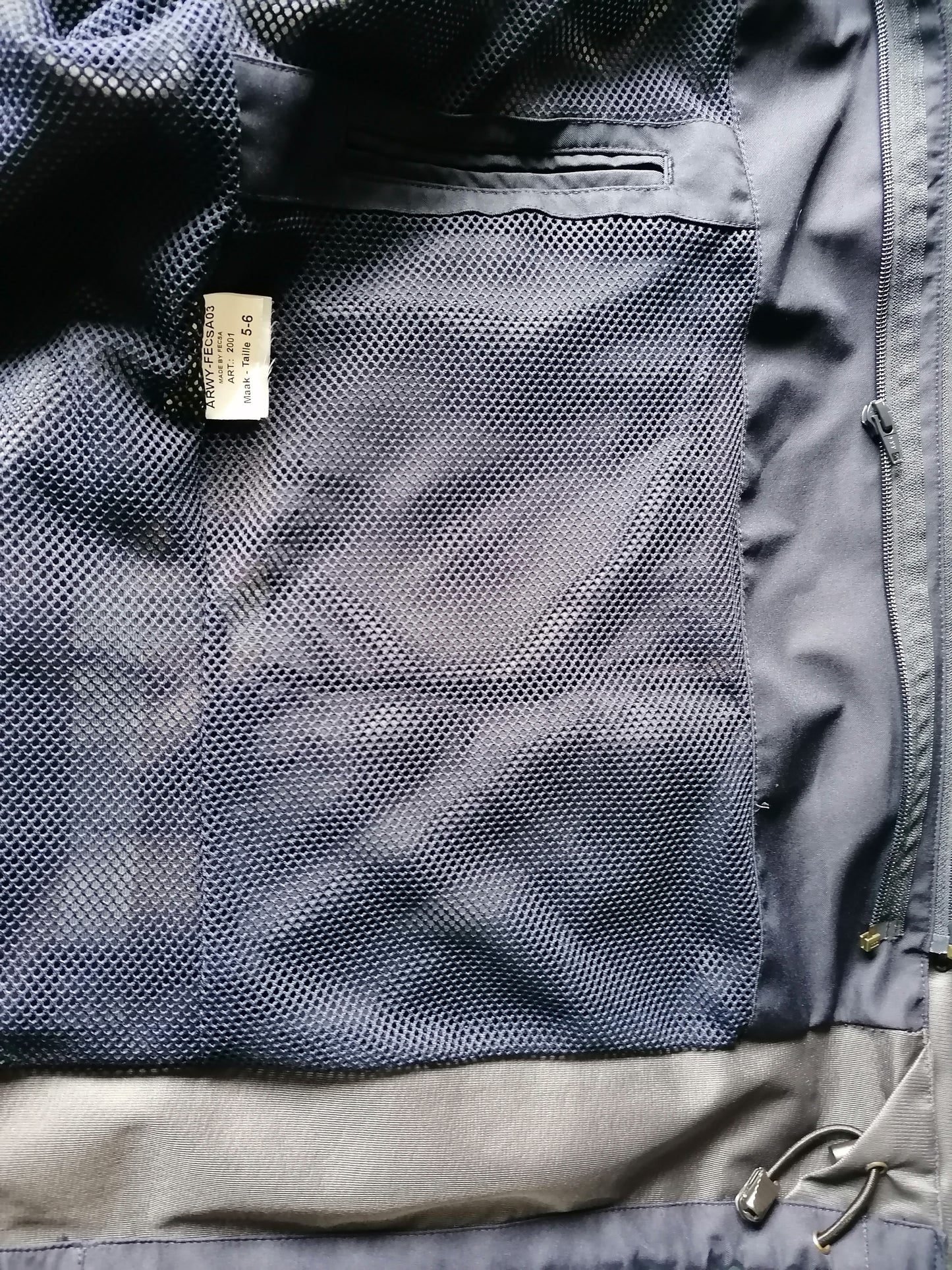 Fesca half-long summer jacket. Dark blue colored. Size XL