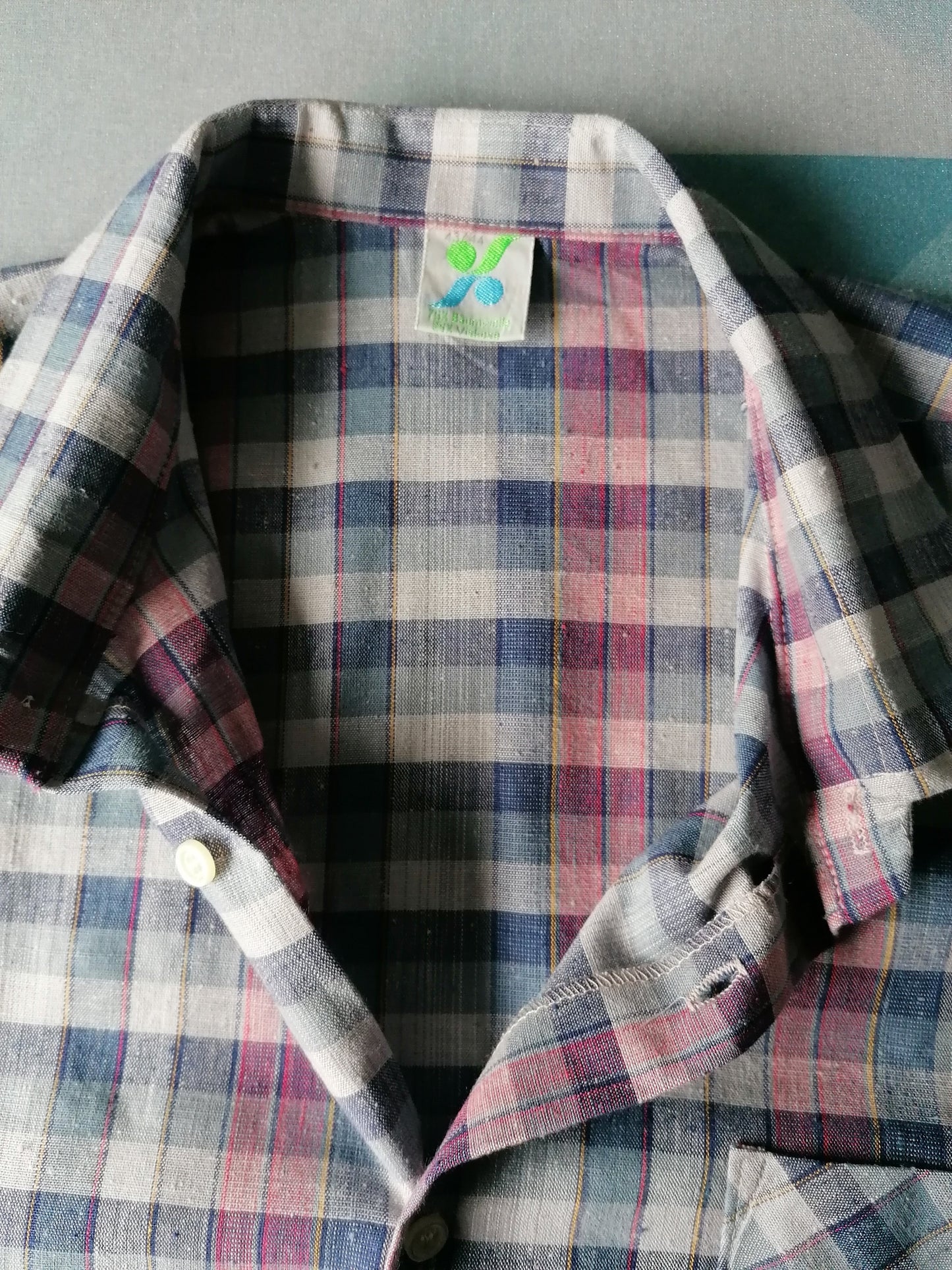 Vintage Short Sleeve Shirt. Blue pink checkered. Size XL. Cotton / viscose.
