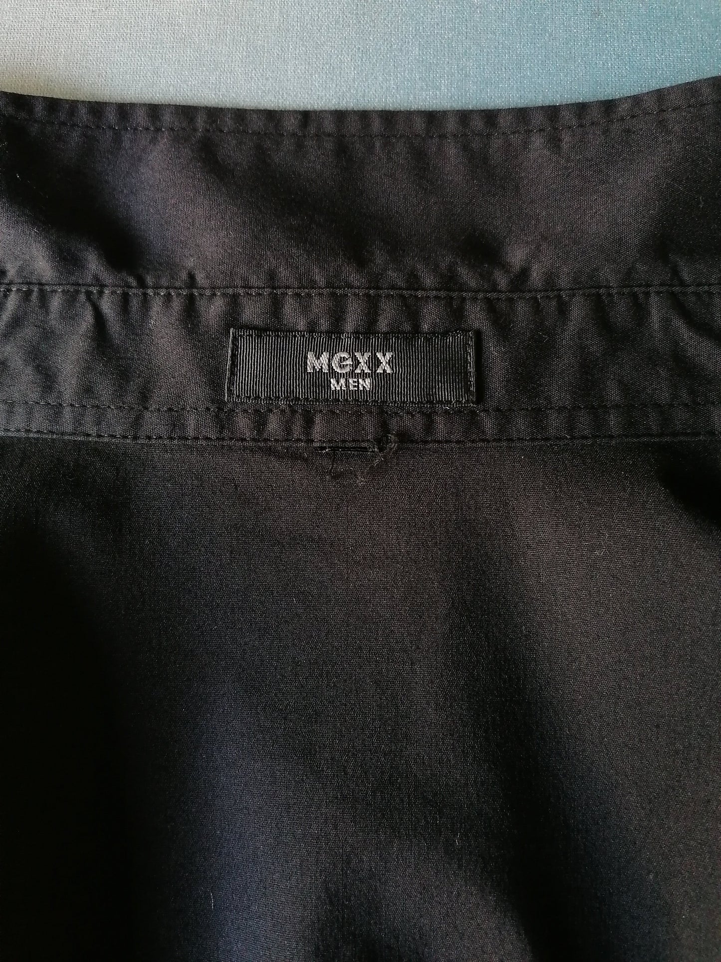 Chemise homme Mexx. Coloré noir. Taille L.