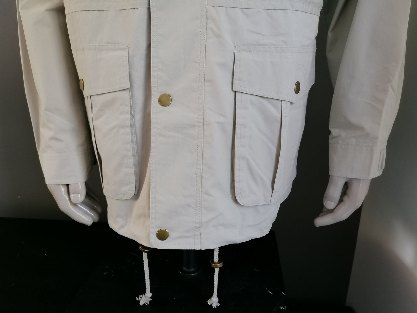 TCM Outdoor Zomer jas / Bodywarmer. Beige gekleurd. Maat L / XL. Nieuw!
