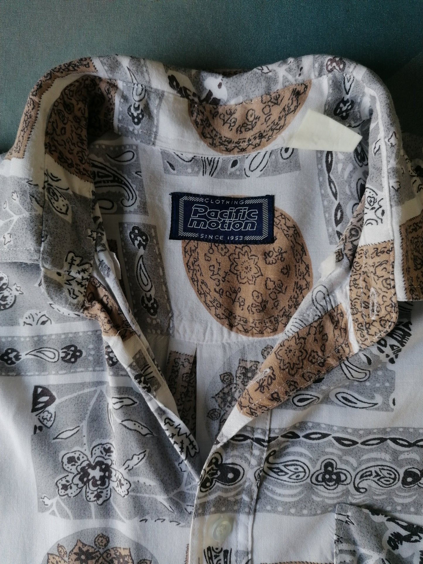 Manica corta della camicia del movimento del Pacifico dell'annata. Grigio marrone. XL.