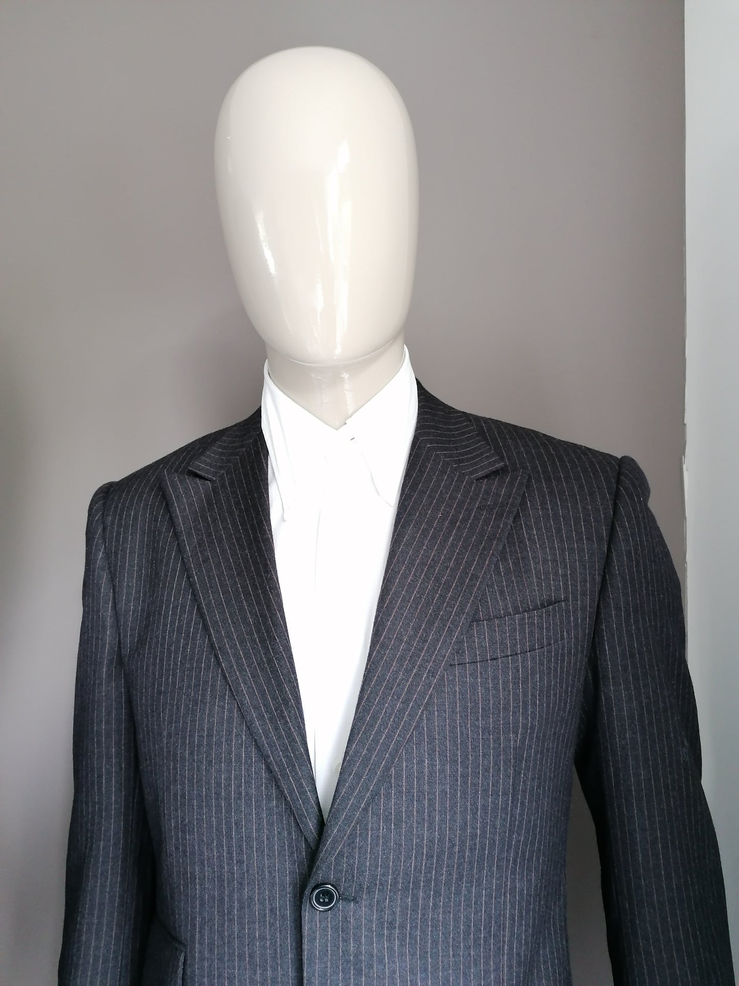 Costume de laine LIV. Gris foncé / brun rayé. Taille 52