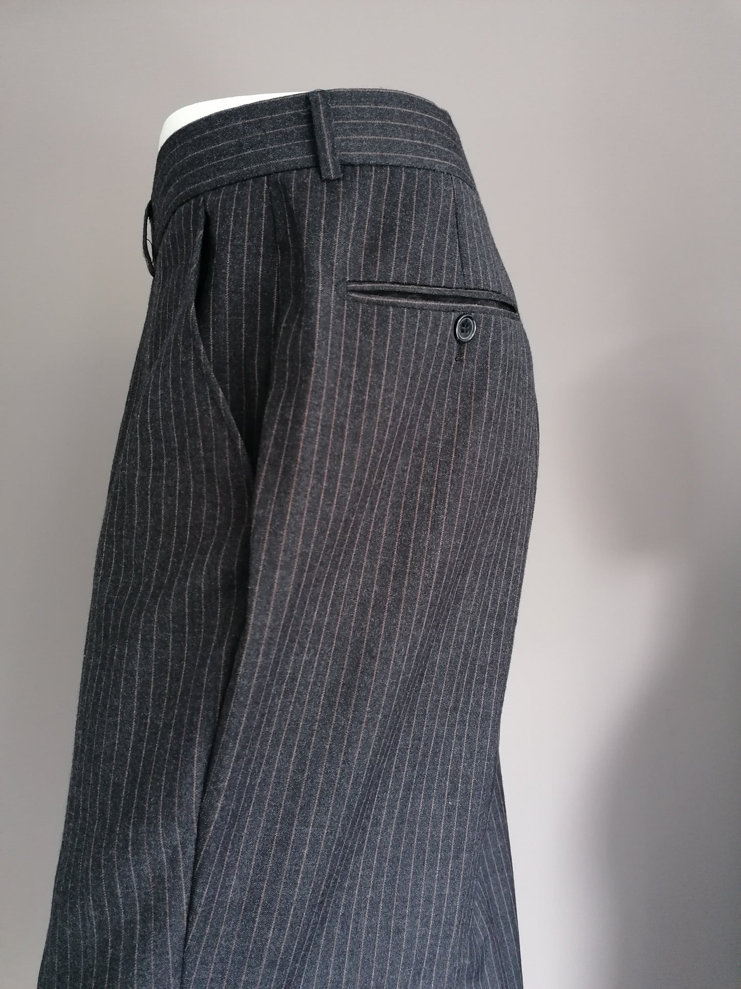 Costume de laine LIV. Gris foncé / brun rayé. Taille 52