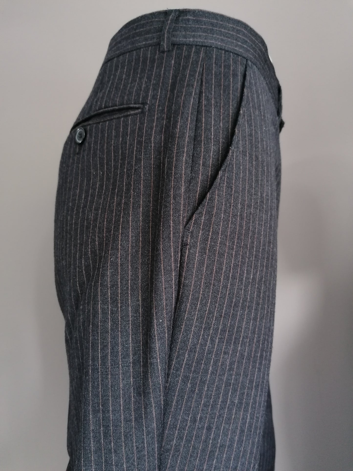 Costume de laine LIV. Gris foncé / brun rayé. Taille 52