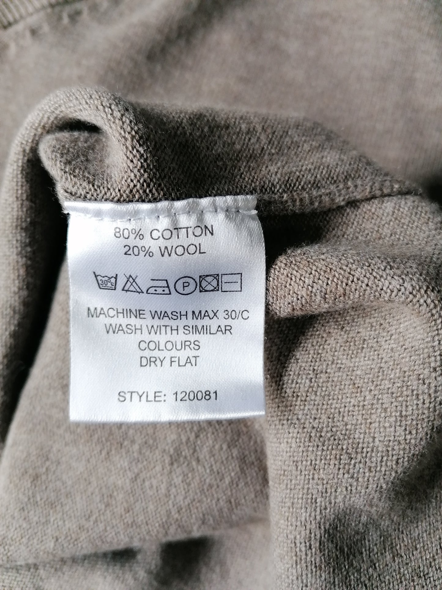 Pacte. Pull en laine avec col en V. Couleur brune. Taille M.