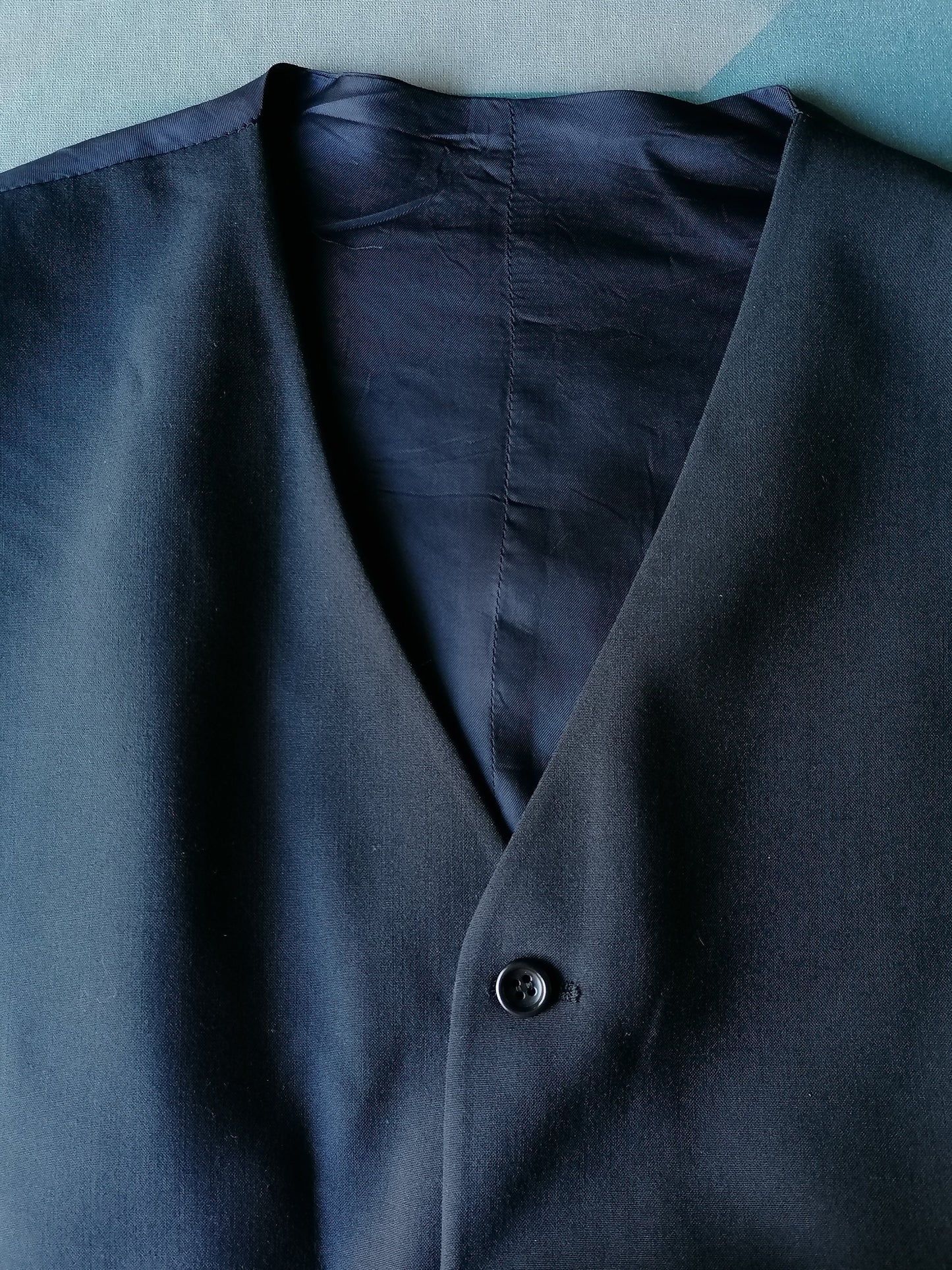 Gilet. Bleu foncé coloré. Taille M. # 257