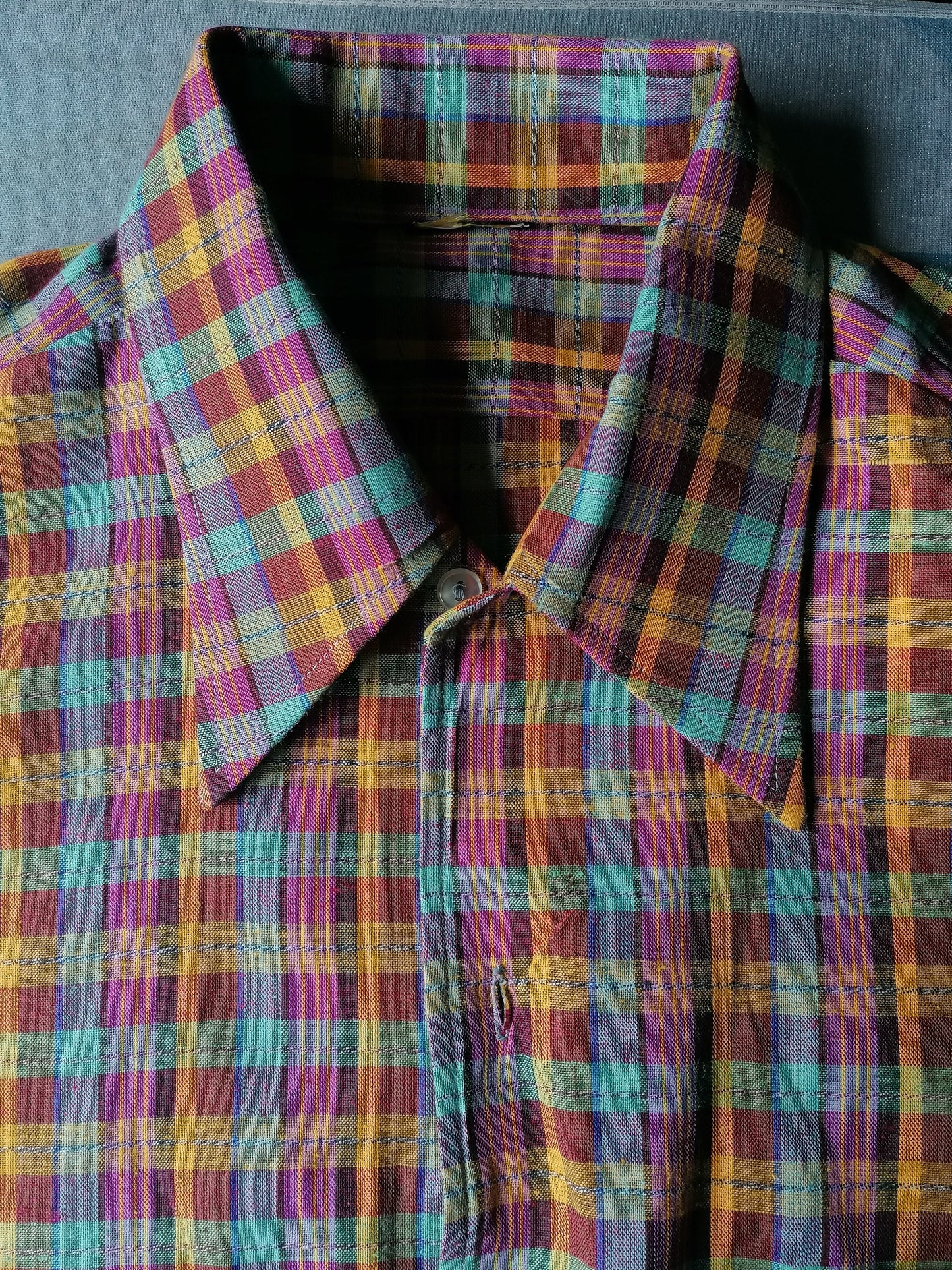 Vintage 70's overhemd korte mouw. Puntkraag. Geel Paars Bruin. Maat L.