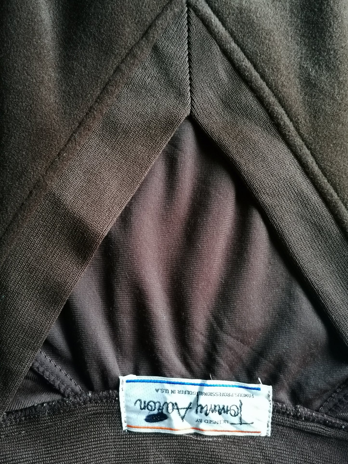 Tommy Aaron Velvet / Velor Suéter con cuello en V. Color marrón. Tamaño S.