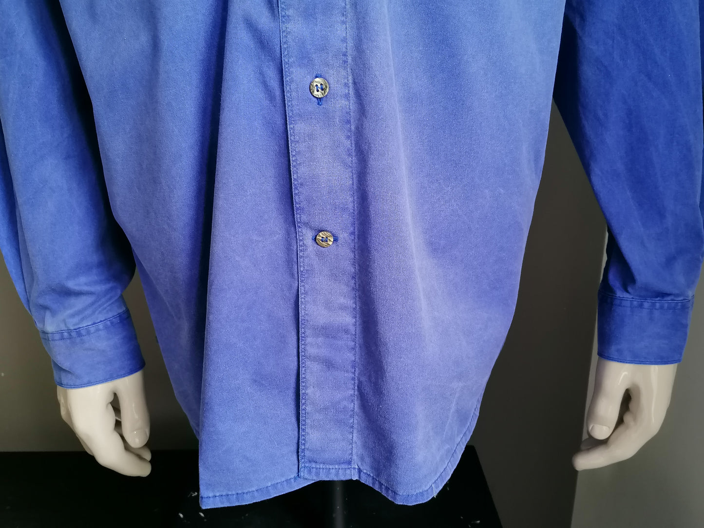 Jacques Britt New Line shirt. Blue colored. Size oversized 41 / m >> XL.