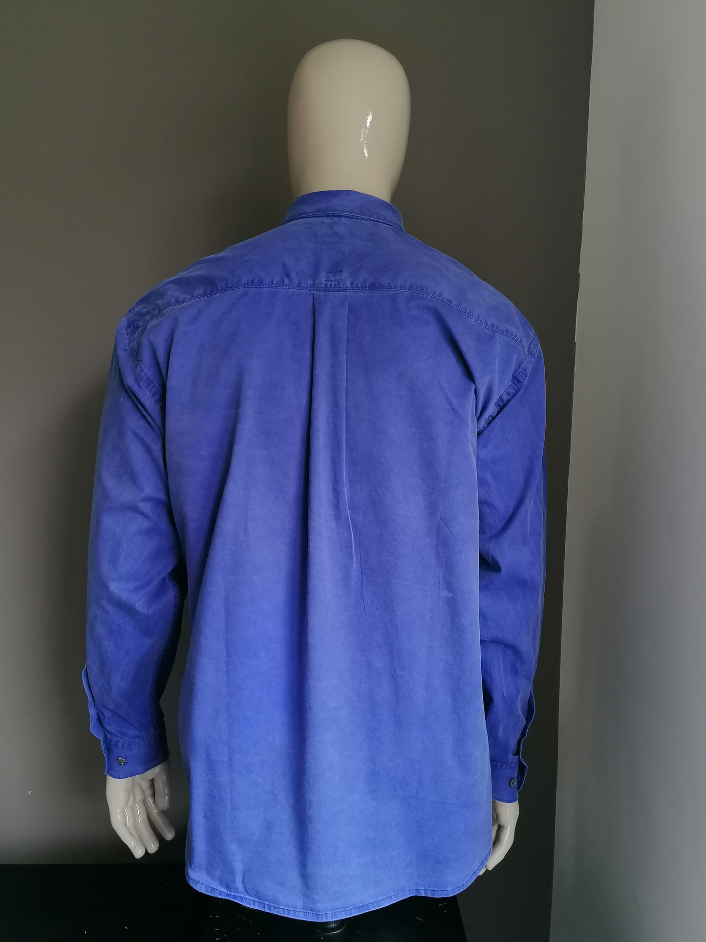 Jacques Britt New Line shirt. Blue colored. Size oversized 41 / m >> XL.
