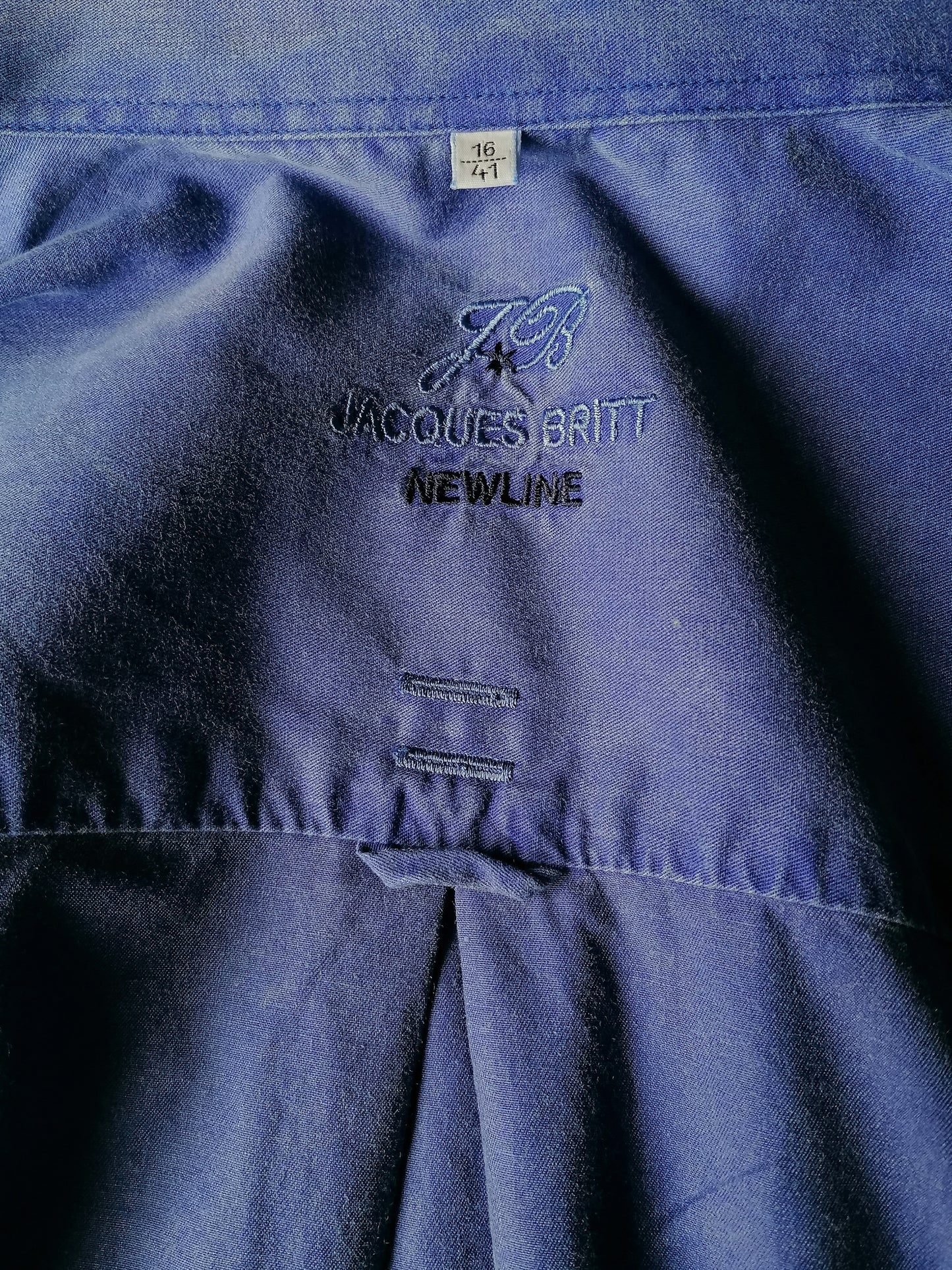 Jacques Britt New Line shirt. Blue colored. Size oversized 41 / m >> XL.