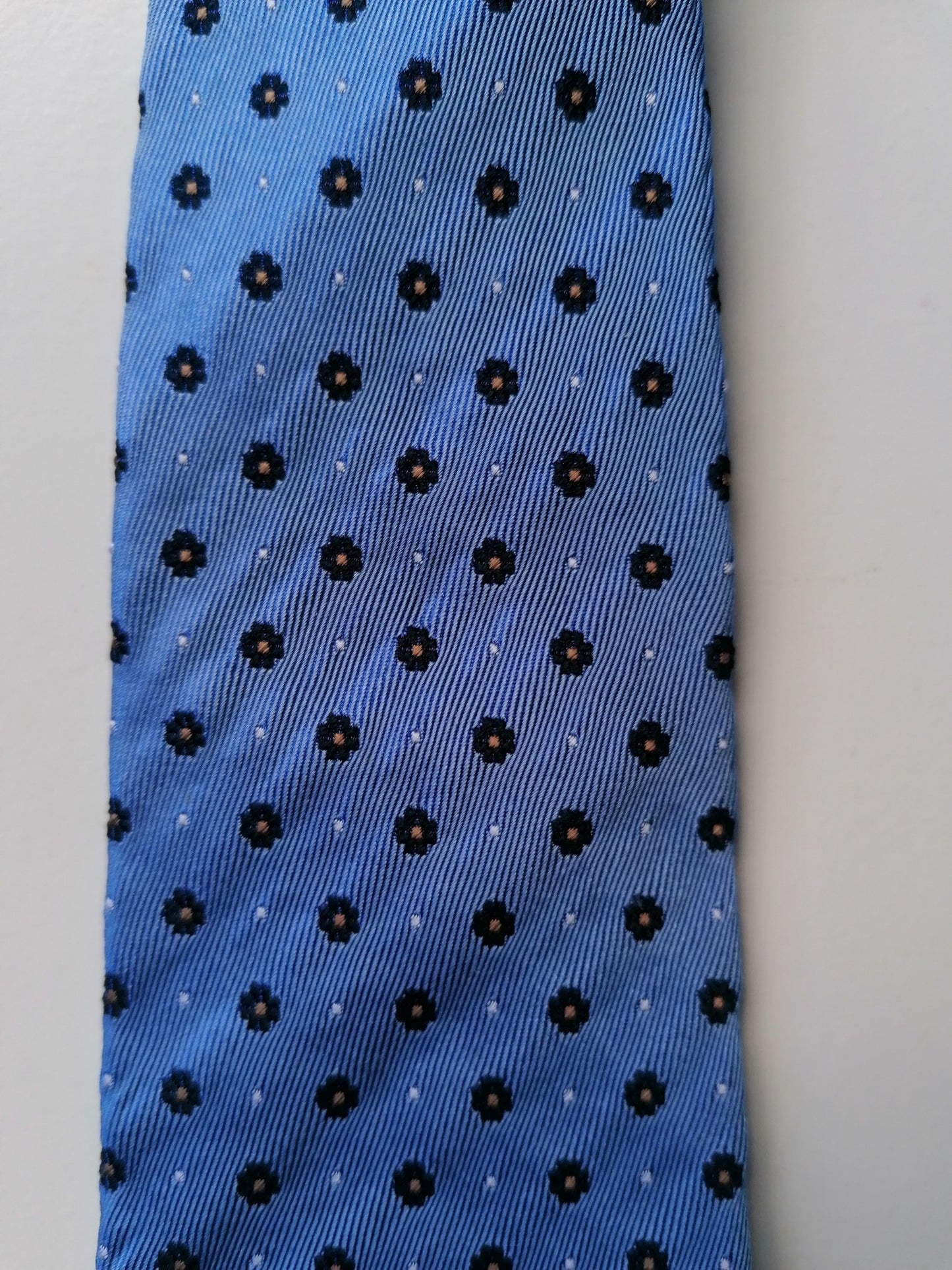 Cravatta di seta per steppolo. Motivo dei fiori blu.