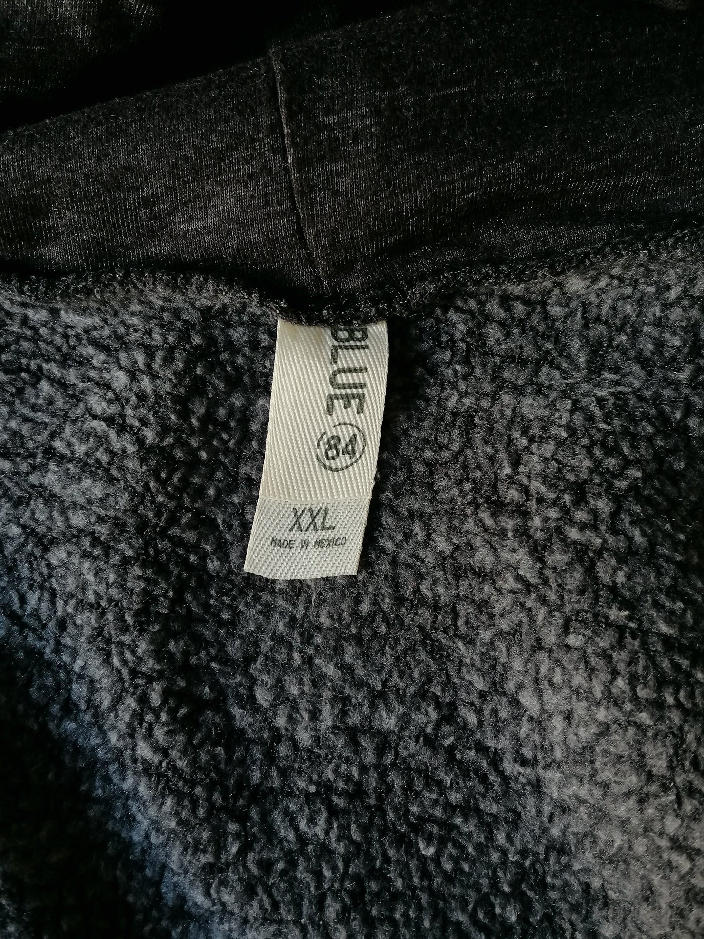 Blue 84 Strickjacke mit Kapuze. Dunkelgrau gefärbt. Größe xxl / 2xl.