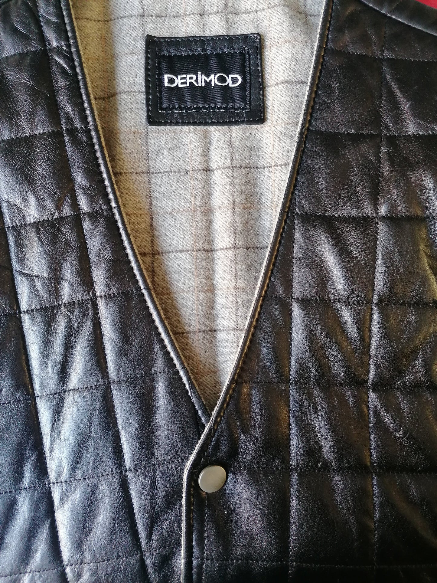 Derimod leather-look waistcoat / body warmer with press studs. Brown padded. Size M.