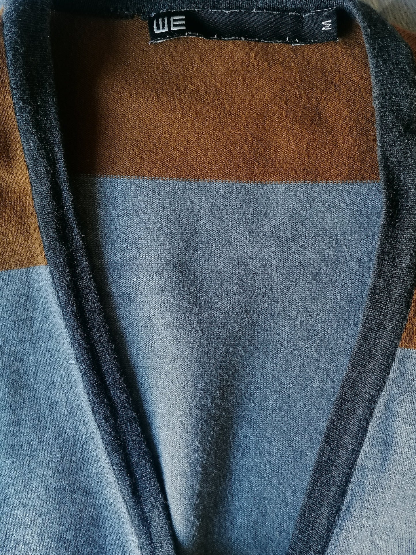 We fashion cardigan with buttons. Gray brown colored. Size M.