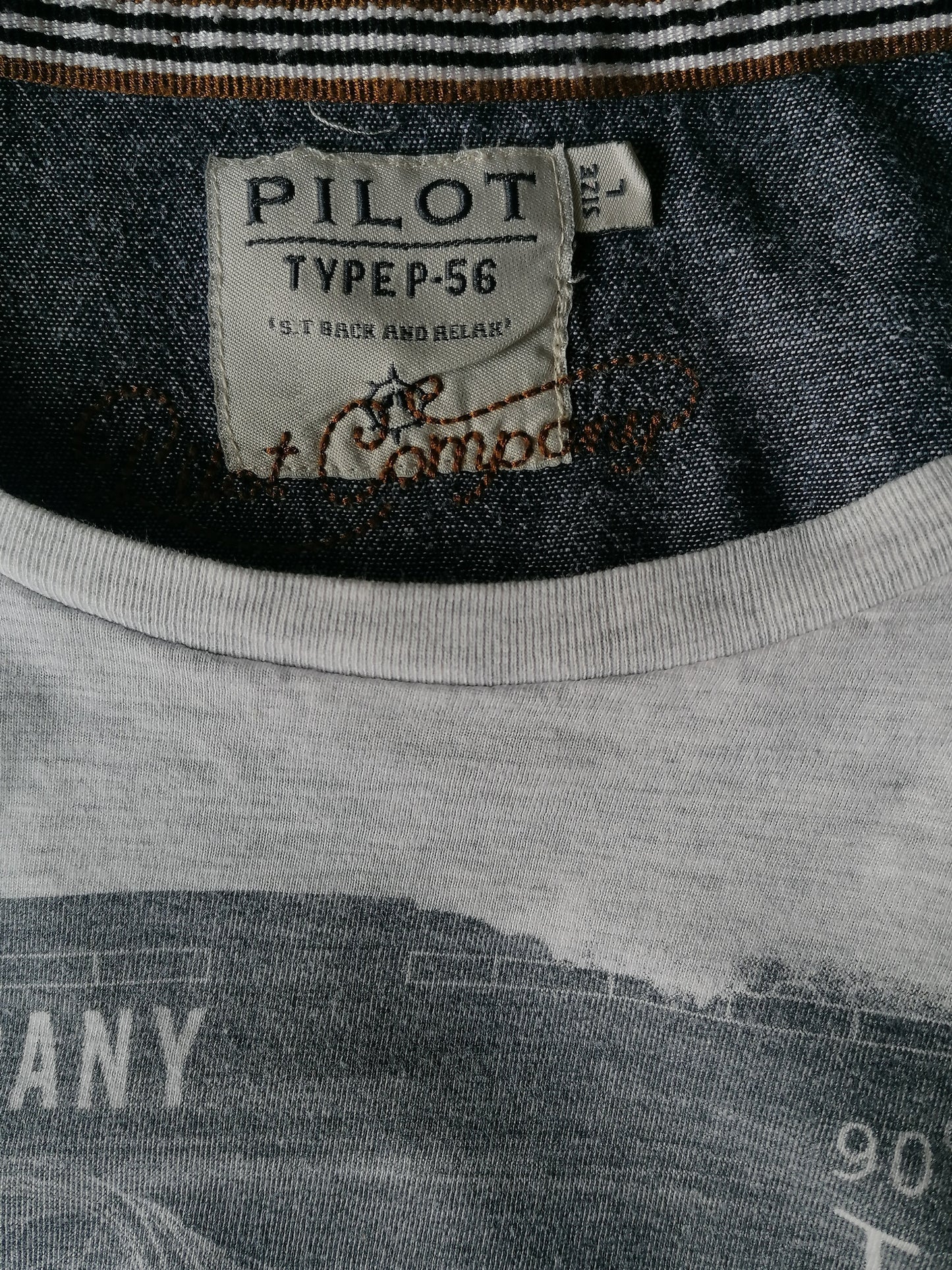 Piloto Longsleeve. Gris mezclado con impresión. Talla L.