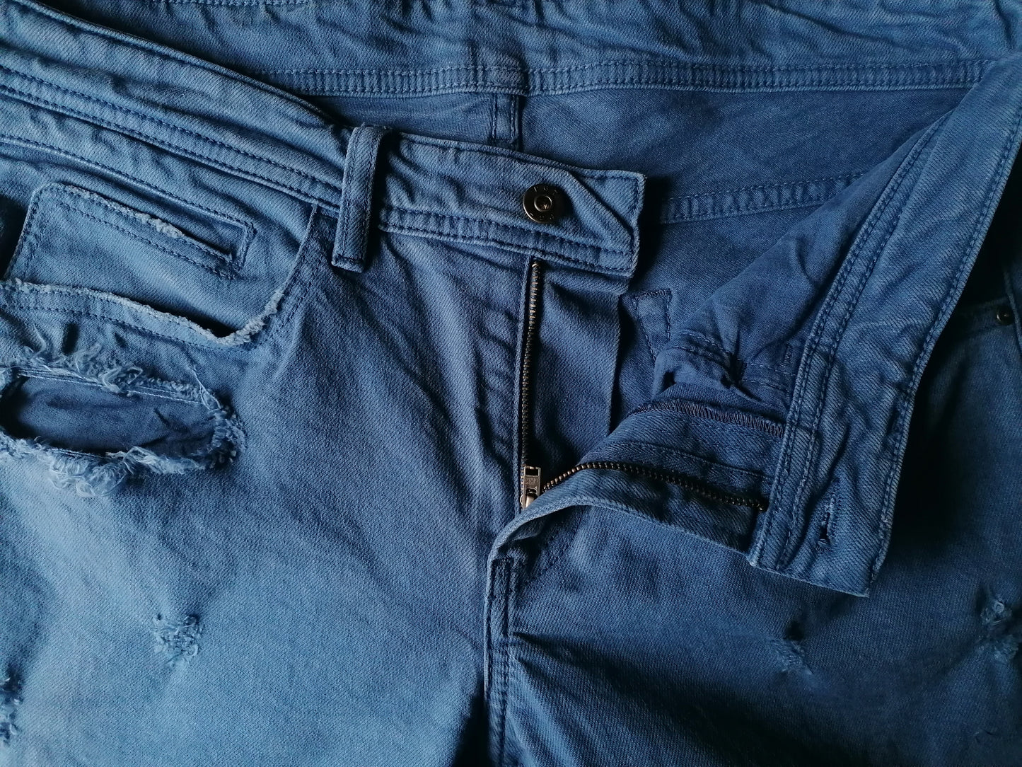 PGT Jeans rasgados. Color azul. Tamaño W32 - L32.