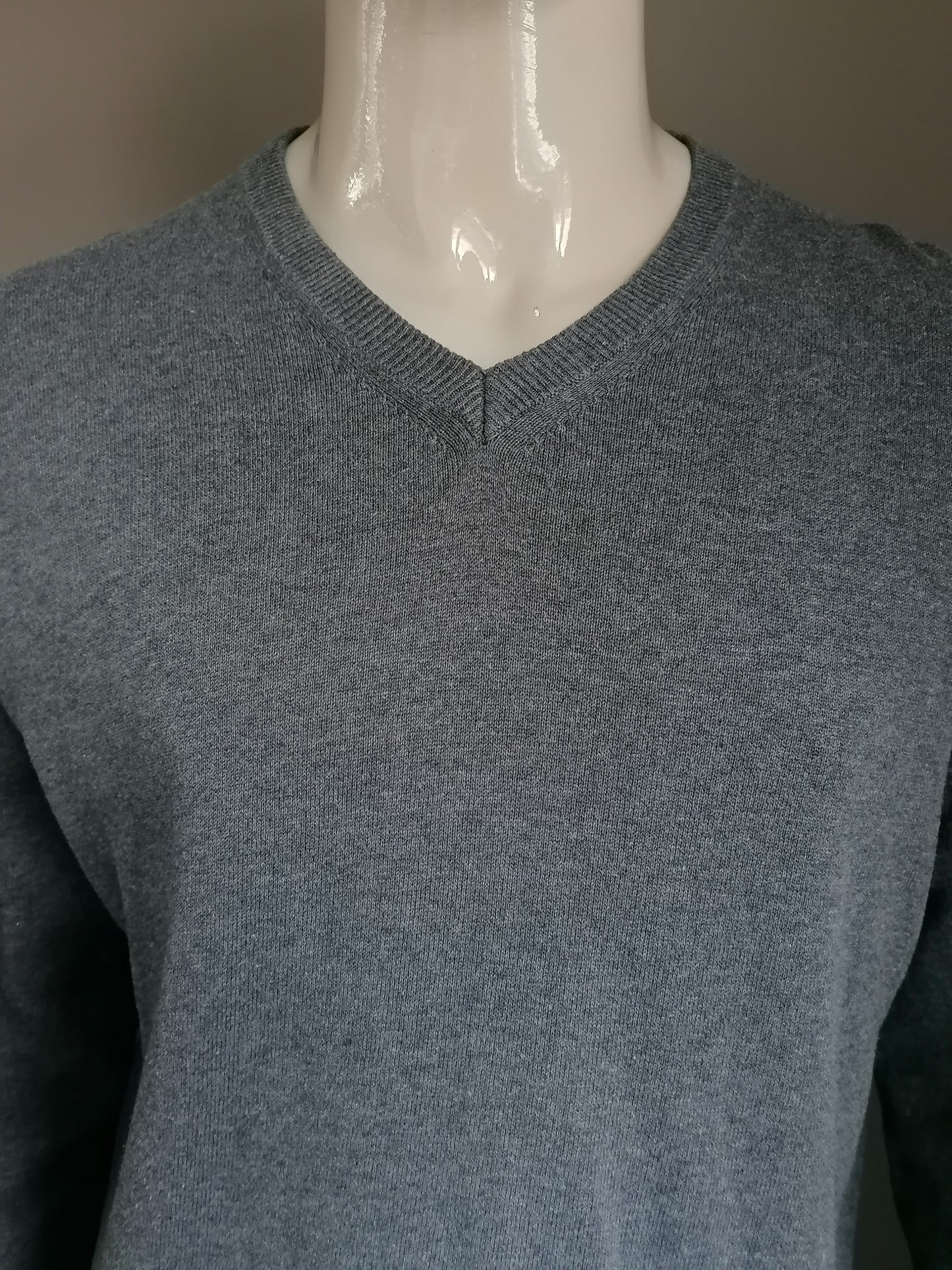 Miller & Monroe-Baumwollpullover mit V-Ausschnitt. Dunkelgrau. Größe xl.