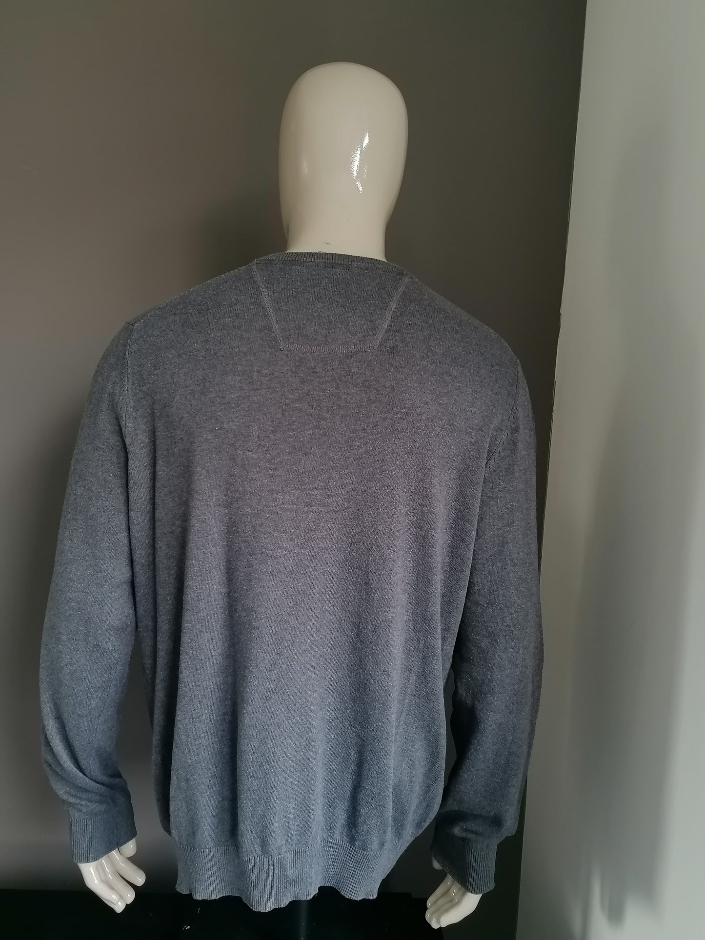 Miller & Monroe-Baumwollpullover mit V-Ausschnitt. Dunkelgrau. Größe xl.