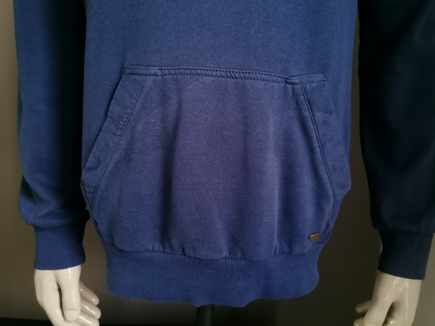 Con cappuccio EDC. Blu scuro, stampa grigio verde. Taglia M.