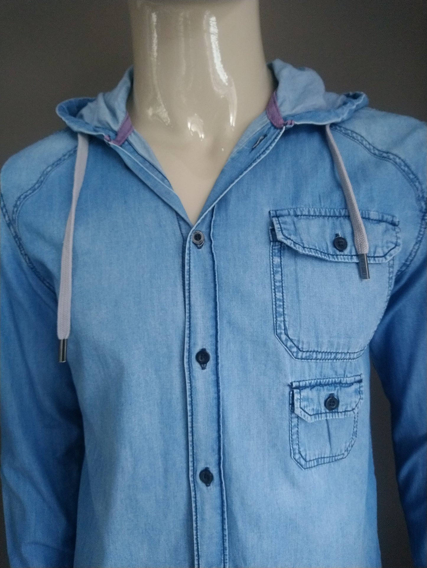 Camisa Coolcat con capucha. Mezclilla azul. Talla L.