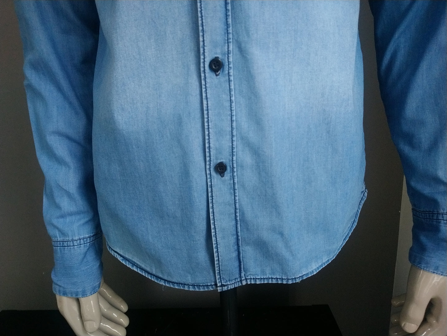 Coolcat -Hemd mit Kapuze. Blauer Jeansstoff. Größe L.