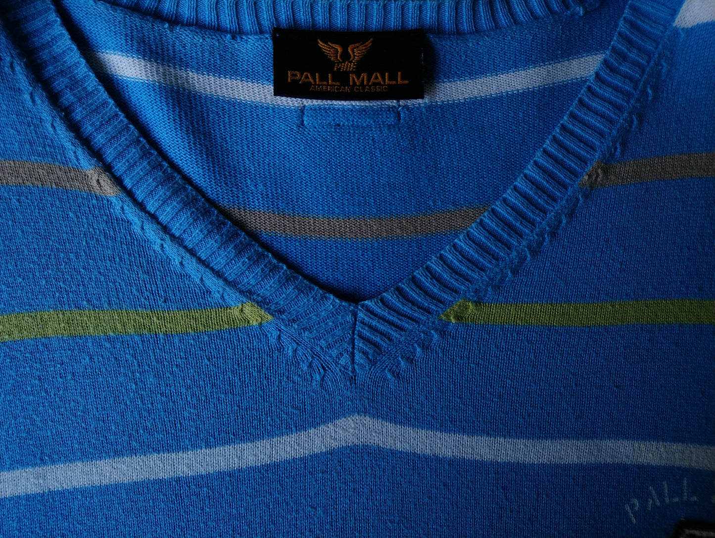 B Auswahl: PMME Pall Mall Sweater mit V-Ausschnitt. Blau grün braun weiß gestreift. Größe xl. Flecken