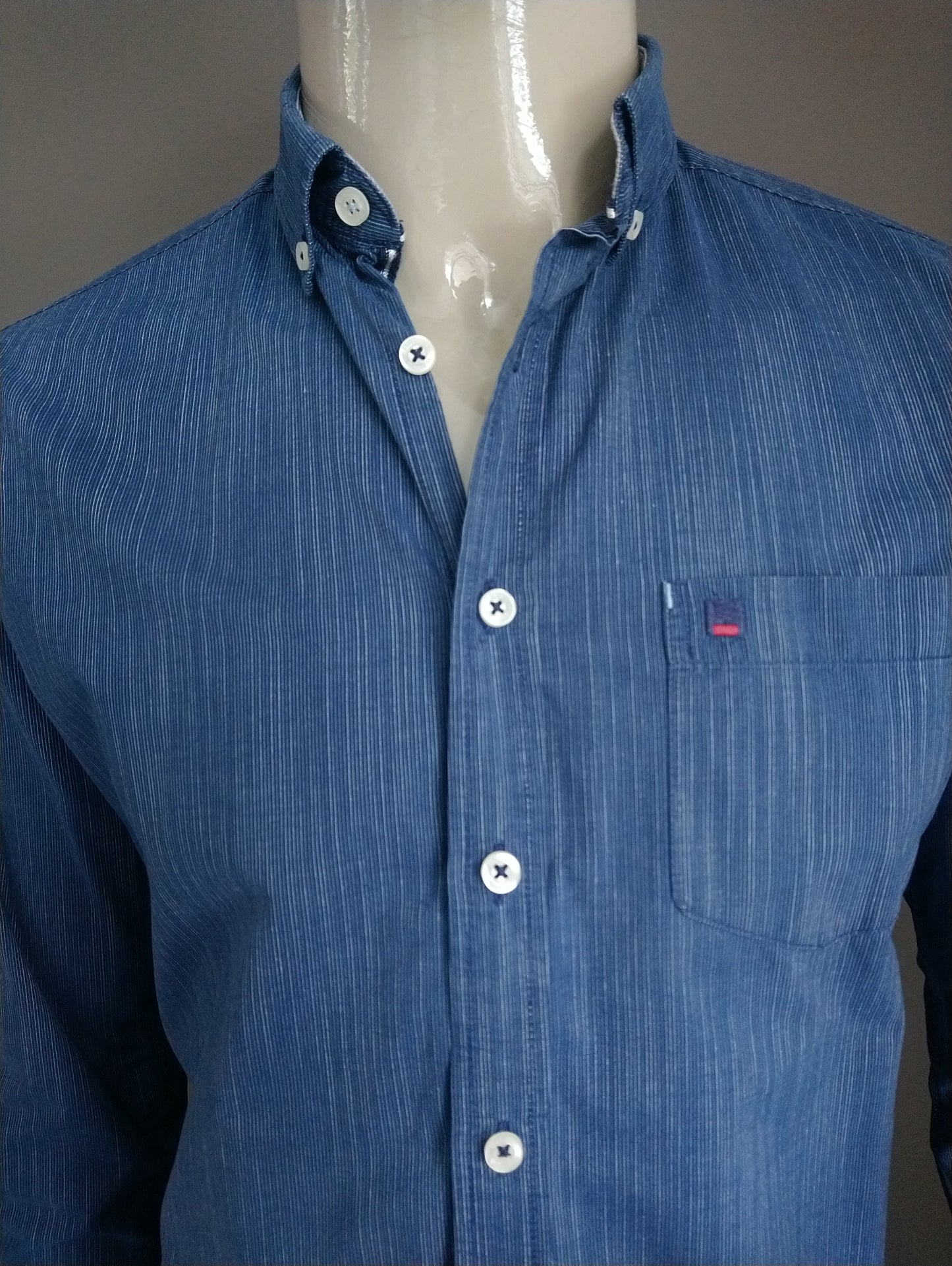 Bartlett shirt. Blue striped. Size M.