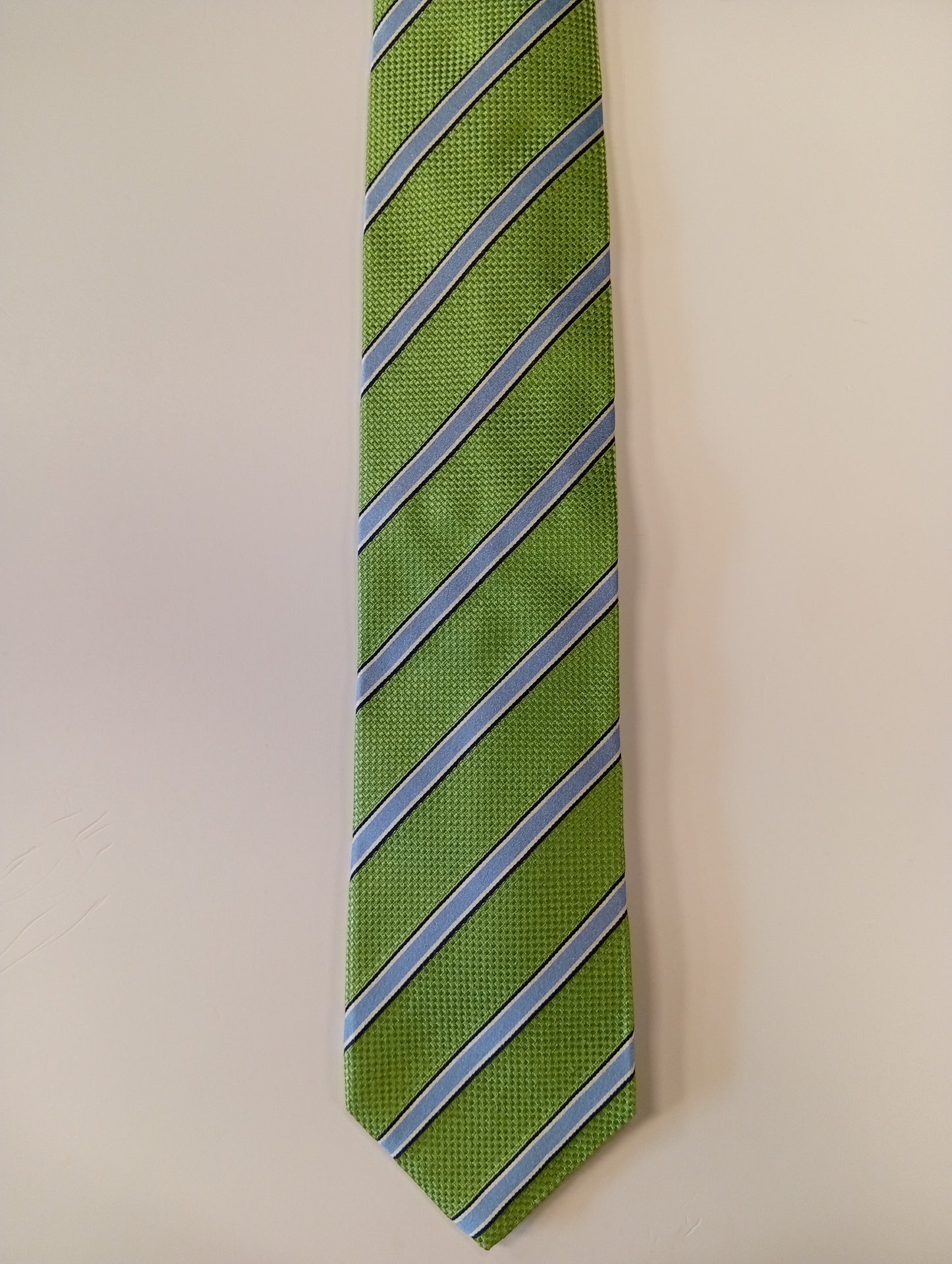 Cravatta in seta italiana – verde con righe – look fresco ed elegante – Profuomo