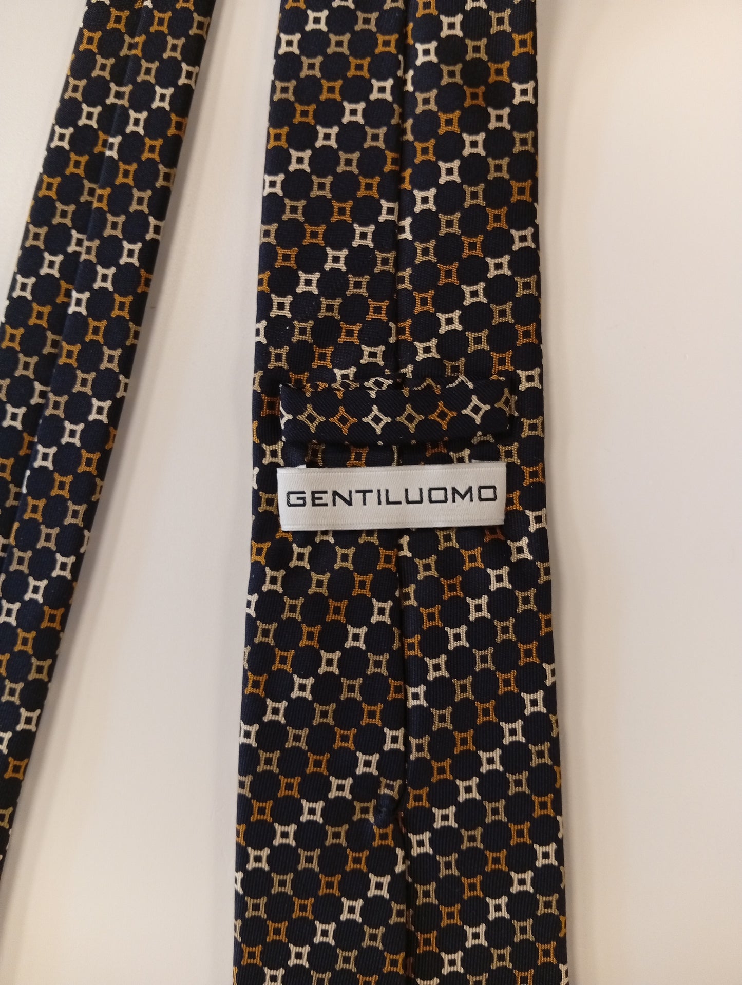 Cravatta di seta – design scuro – stile ordinato e calmo – Gentiluomo